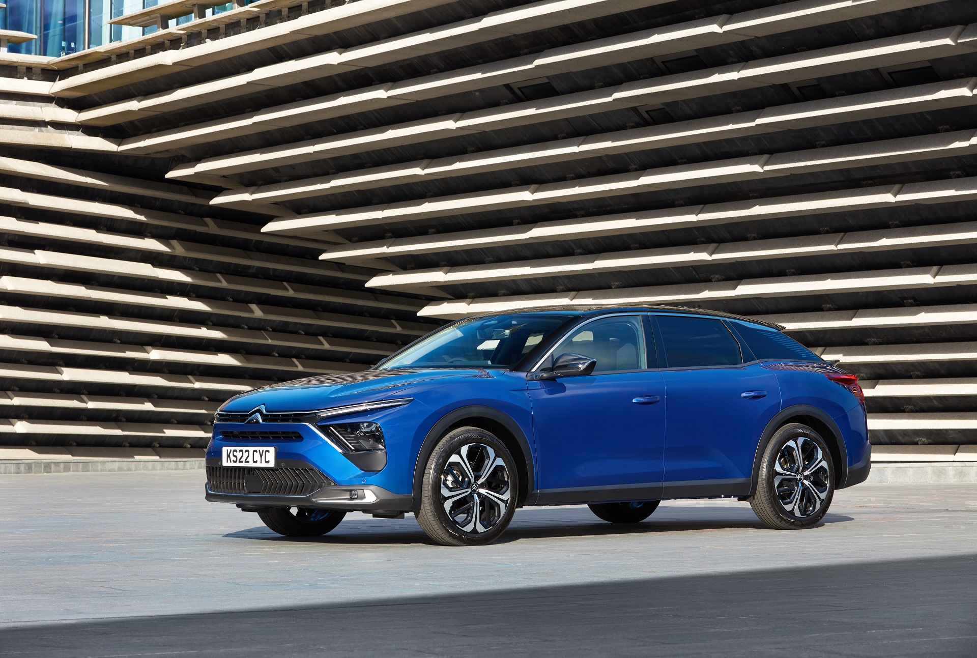 Download 2022 Citroën C5 X - UK version - Front Three-Quarter HD Wallpaper 1920x1293 #7