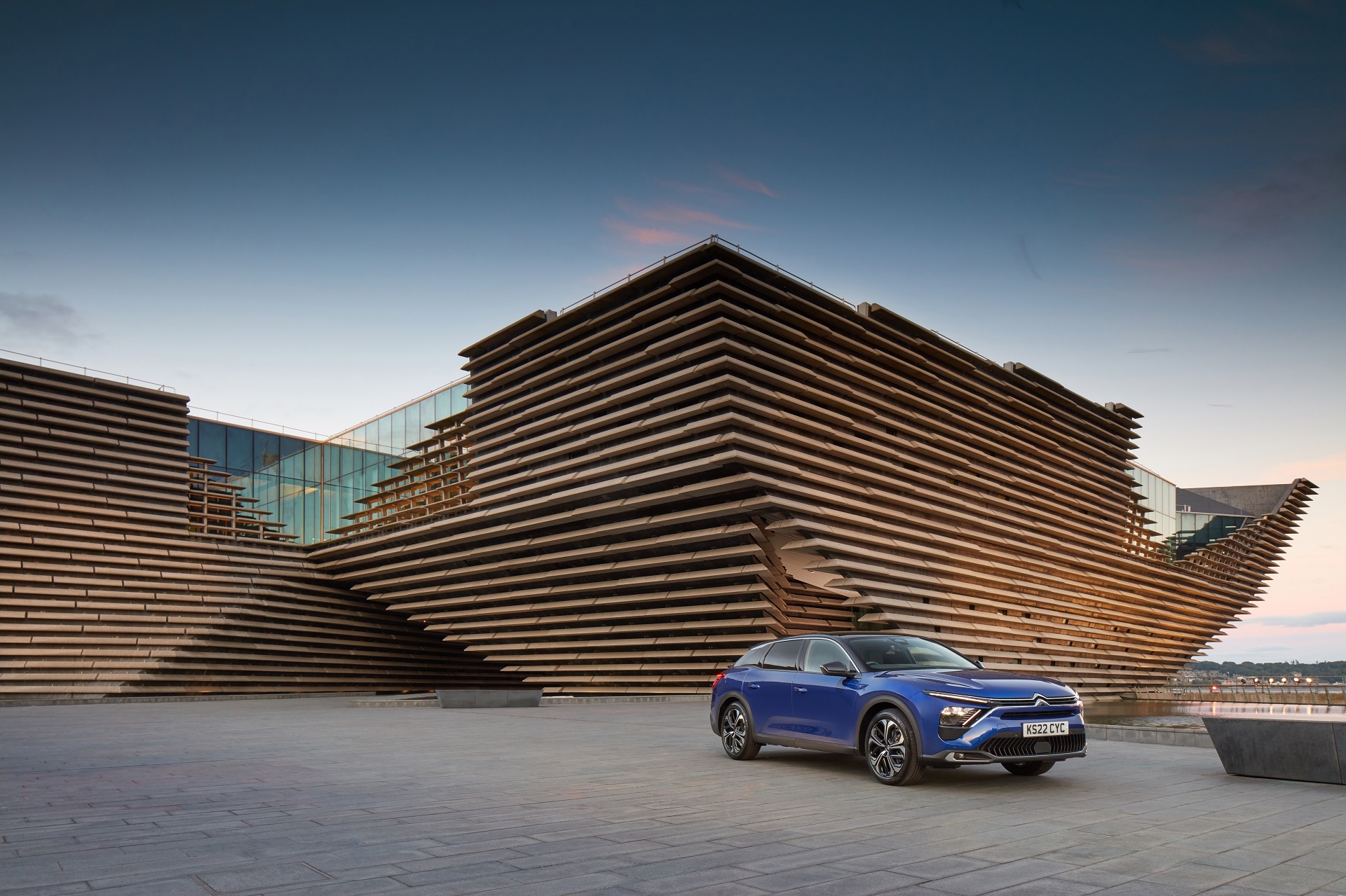 Download 2022 Citroën C5 X - UK version - Front Three-Quarter HD Wallpaper 1920x1279 #13