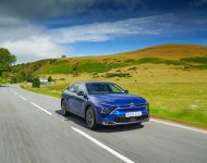2022 Citroën C5 X - UK version - Front Three-Quarter Wallpaper 190x150