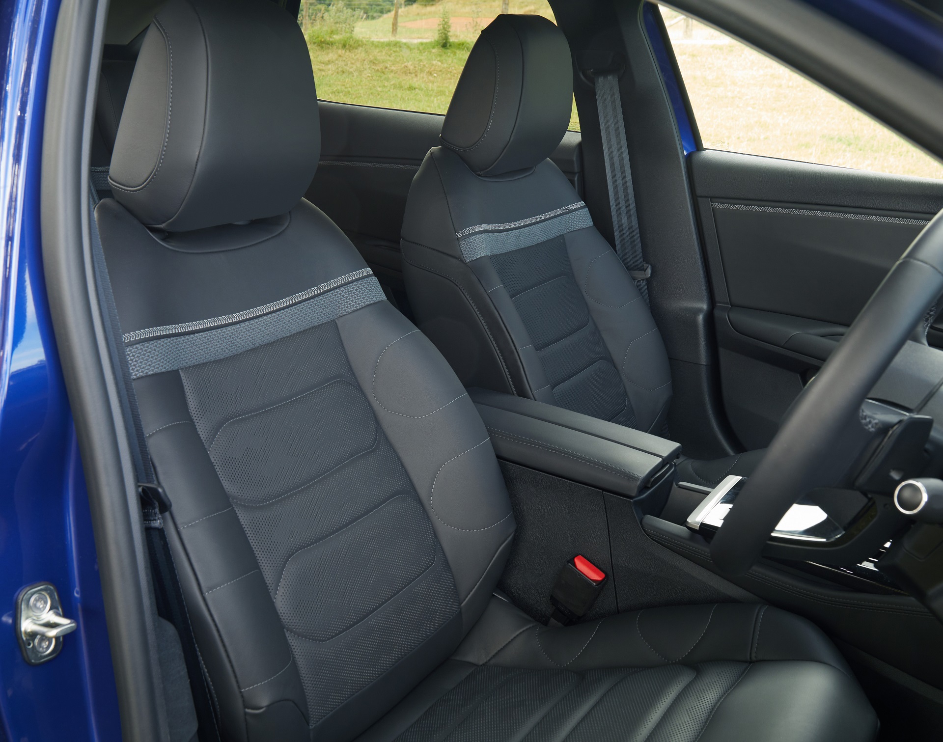 Download 2022 Citroën C5 X - UK version - Interior, Front Seats HD Wallpaper 1920x1511 #29