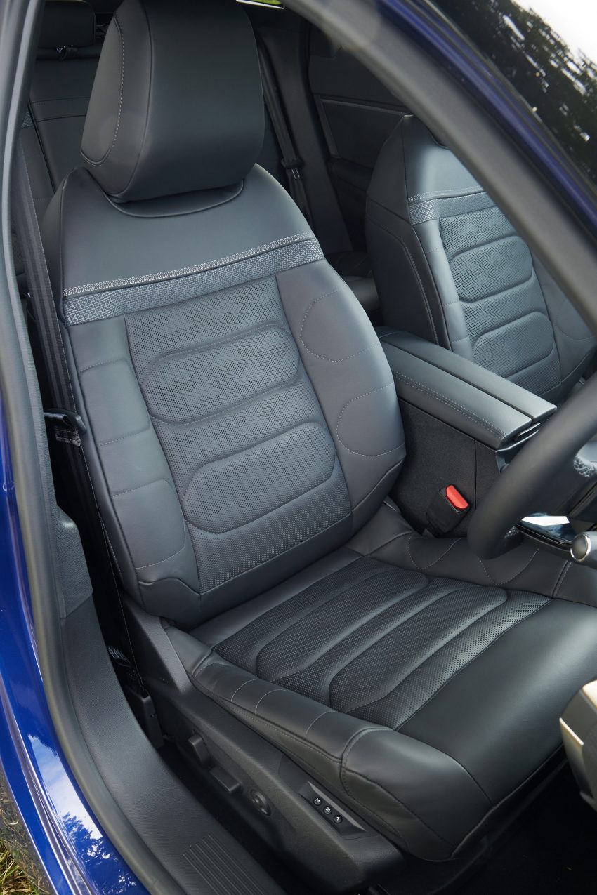 2022 Citroën C5 X - UK version - Interior, Front Seats Phone Wallpaper 850x1275 #30
