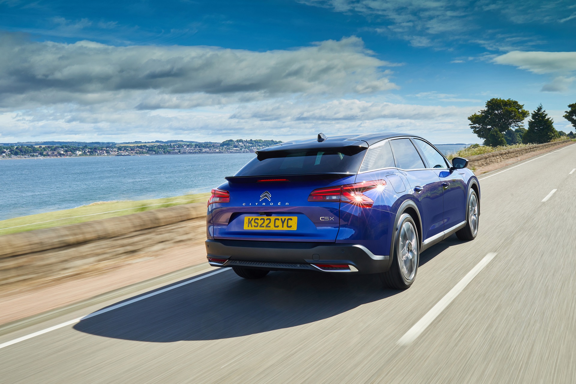 Download 2022 Citroën C5 X - UK version - Rear Three-Quarter HD Wallpaper 1920x1280 #2