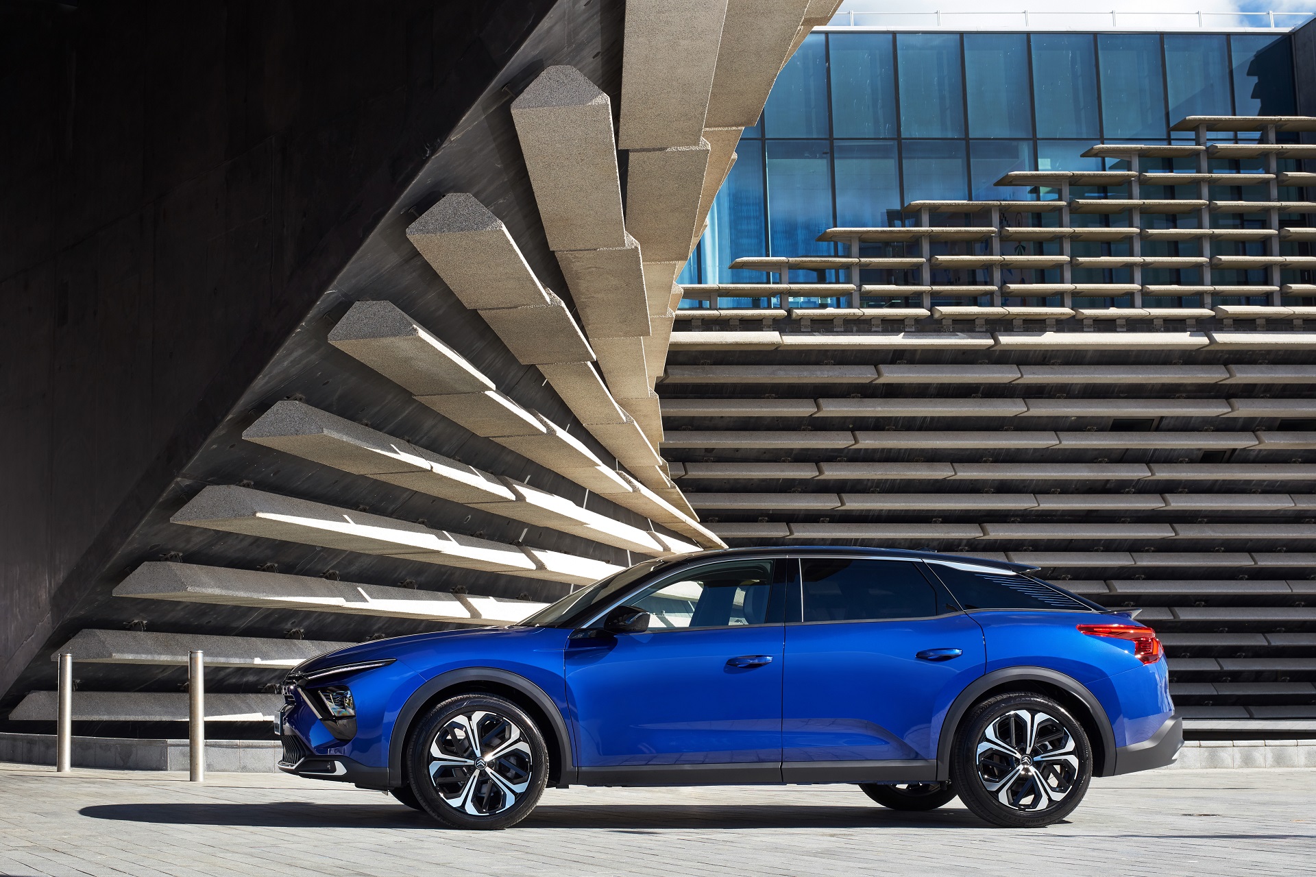 Download 2022 Citroën C5 X - UK version - Side HD Wallpaper 1920x1279 #11