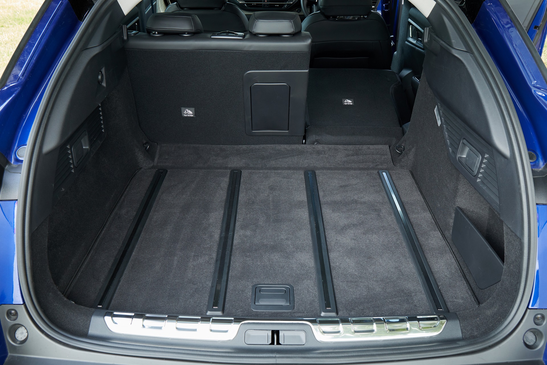 Download 2022 Citroën C5 X - UK version - Trunk HD Wallpaper 1920x1280 #33