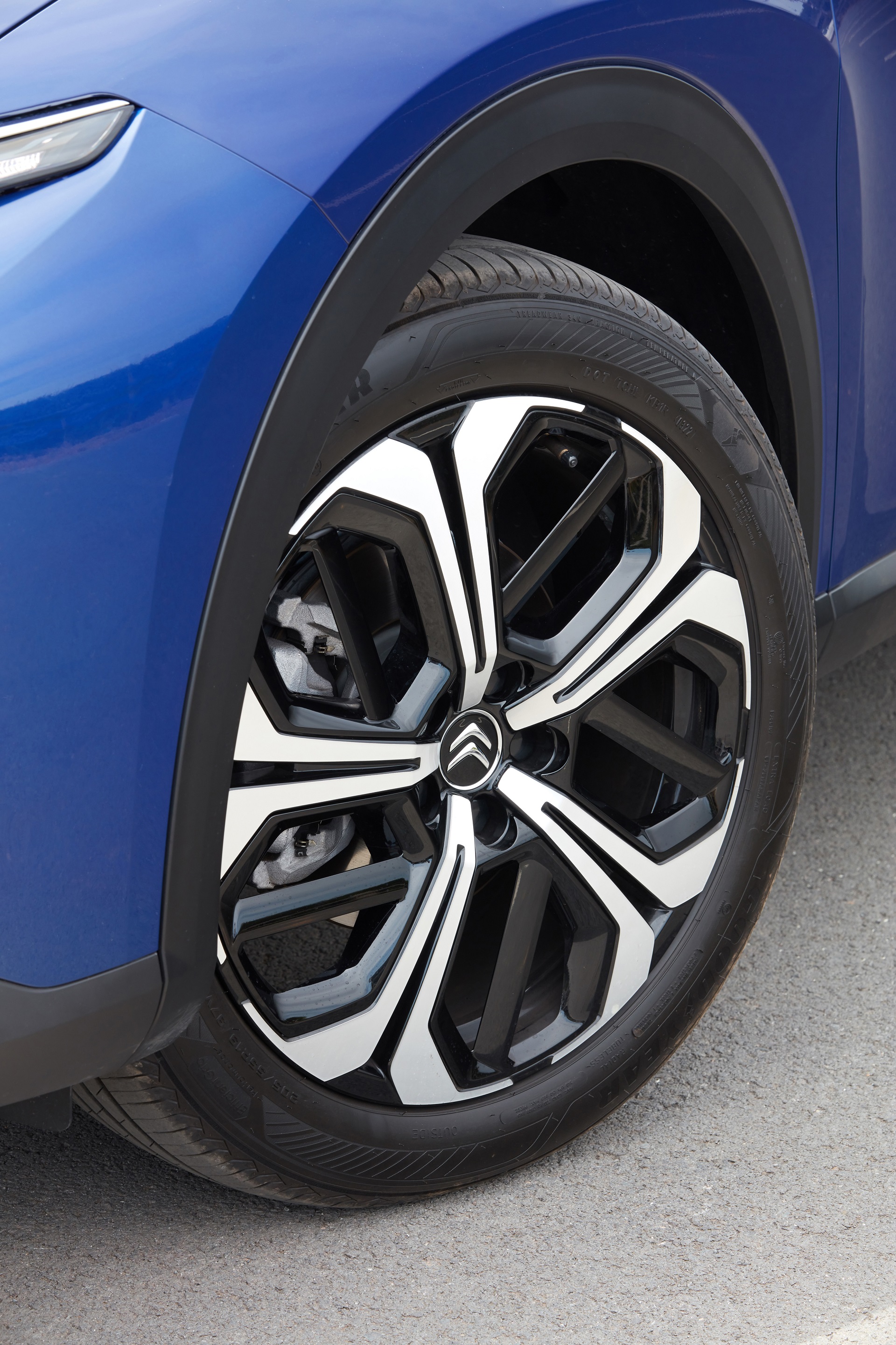 Download 2022 Citroën C5 X - UK version - Wheel HD Phone Wallpaper 1920x2880 #17