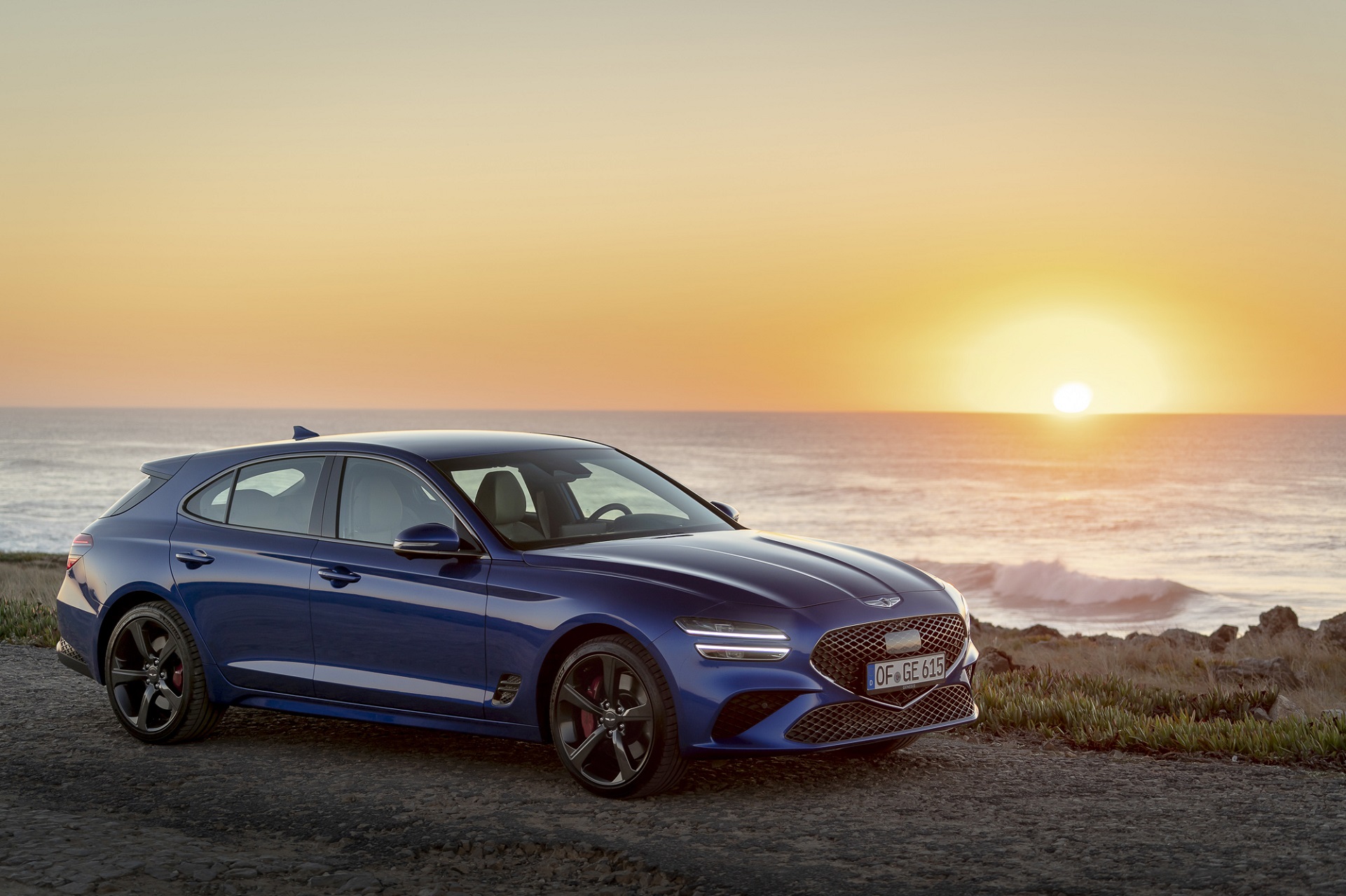 Download 2022 Genesis G70 Shooting Brake - Front Three-Quarter HD Wallpaper 1921x1280 #59