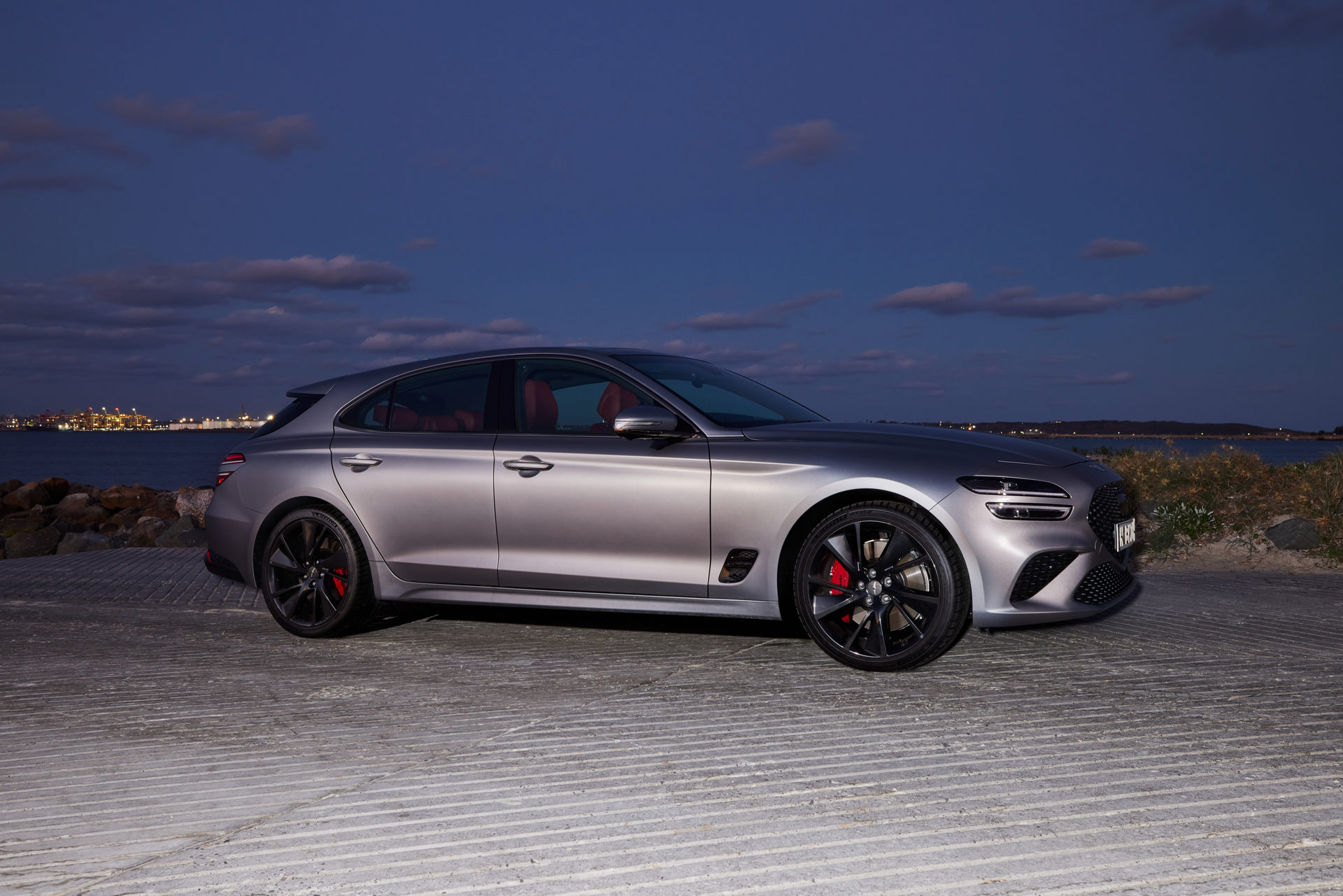 Download 2022 Genesis G70 Shooting Brake - Front Three-Quarter HD Wallpaper 1920x1281 #33