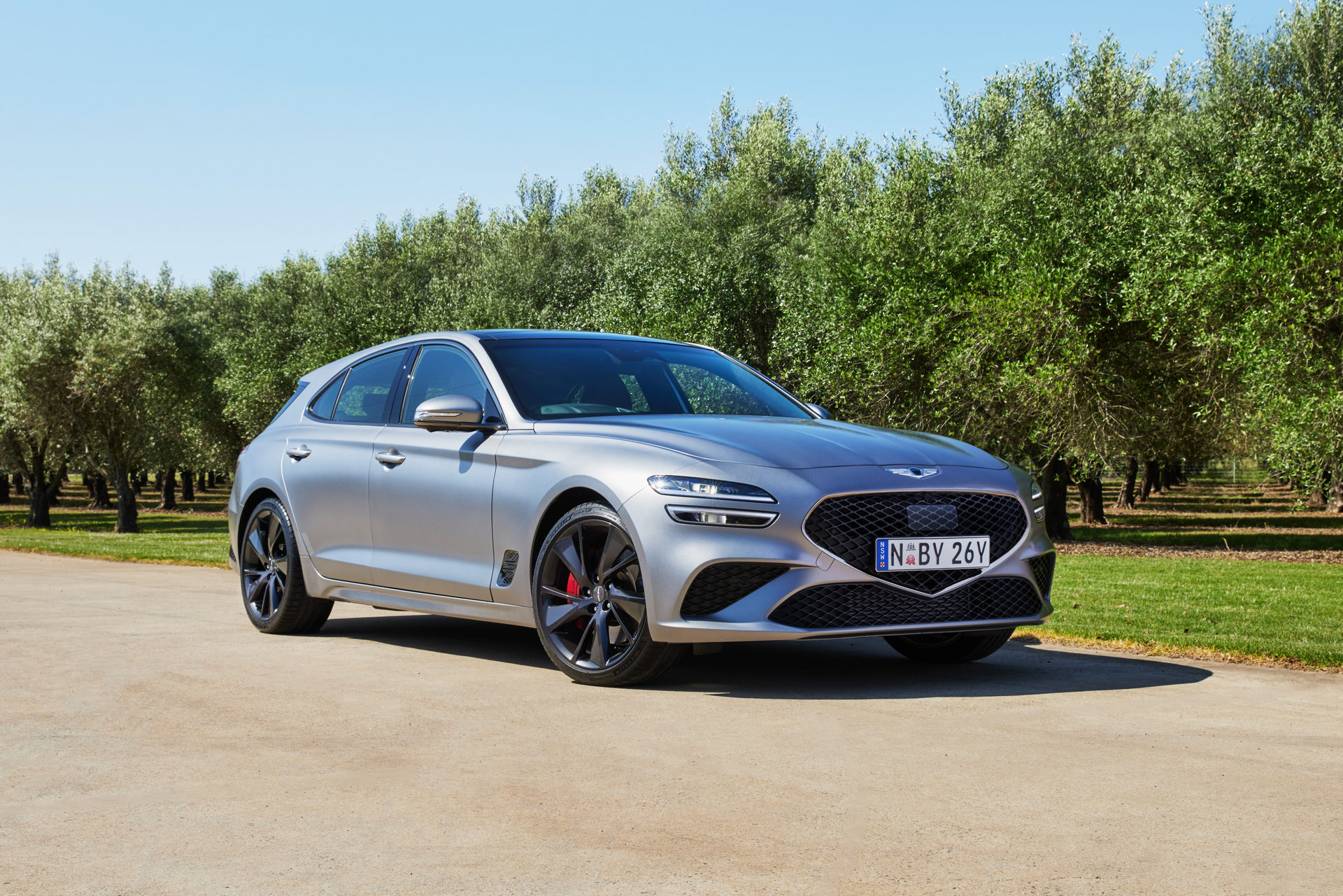 Download 2022 Genesis G70 Shooting Brake - Front Three-Quarter HD Wallpaper 1920x1281 #1