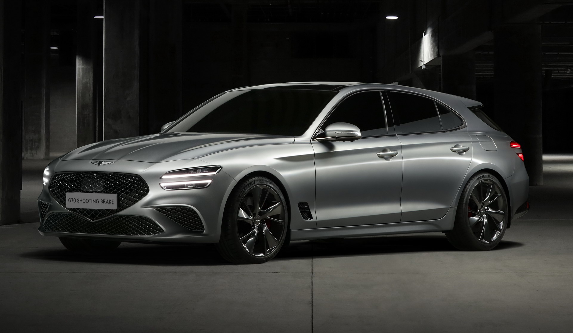 Download 2022 Genesis G70 Shooting Brake - Front Three-Quarter HD Wallpaper 1921x1115 #120