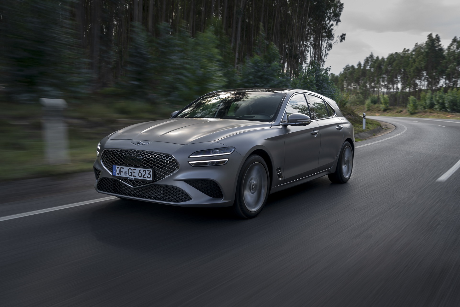 Download 2022 Genesis G70 Shooting Brake - Front Three-Quarter HD Wallpaper 1921x1280 #103