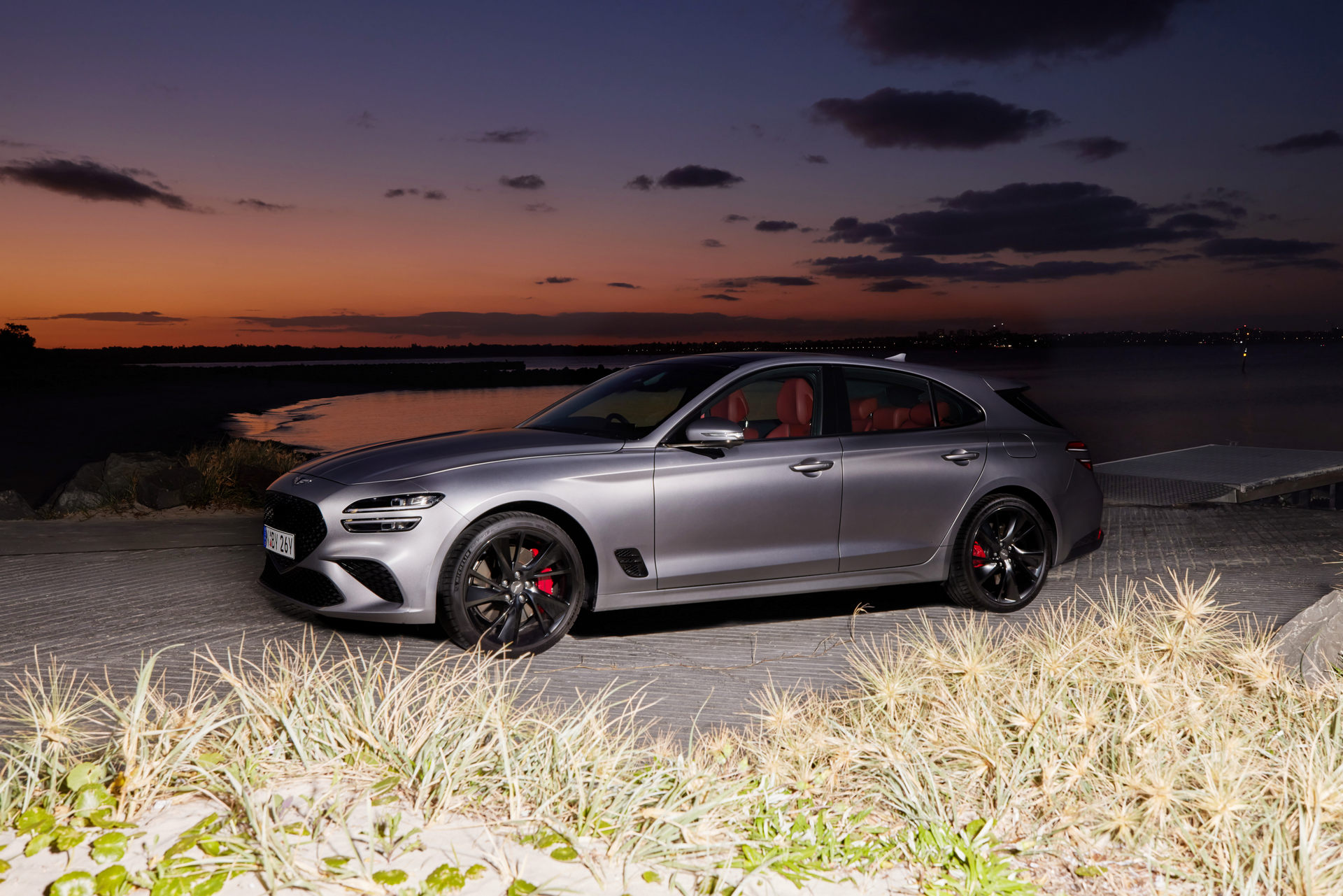 Download 2022 Genesis G70 Shooting Brake - Front Three-Quarter HD Wallpaper 1920x1281 #34