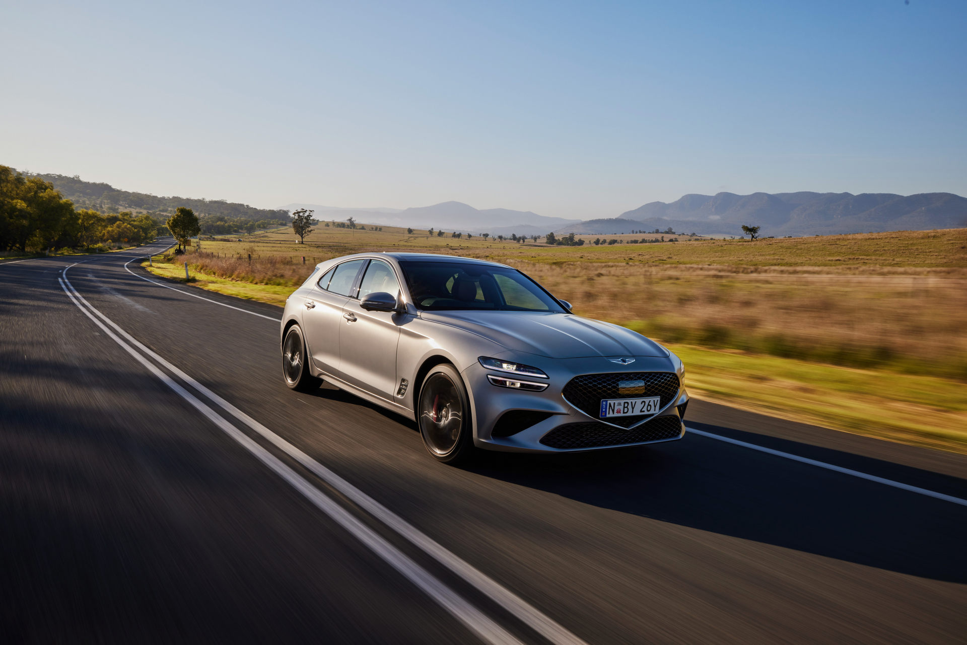 Download 2022 Genesis G70 Shooting Brake - Front Three-Quarter HD Wallpaper 1920x1281 #19