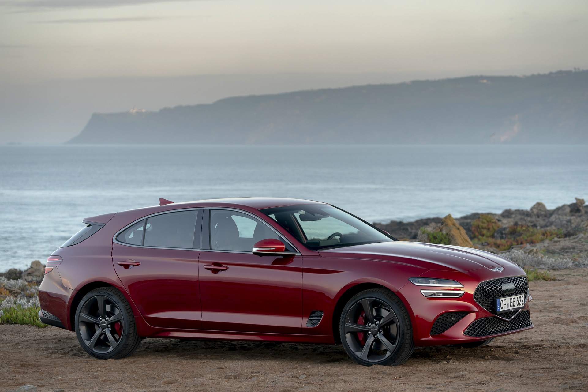 Download 2022 Genesis G70 Shooting Brake - Front Three-Quarter HD Wallpaper 1921x1280 #72