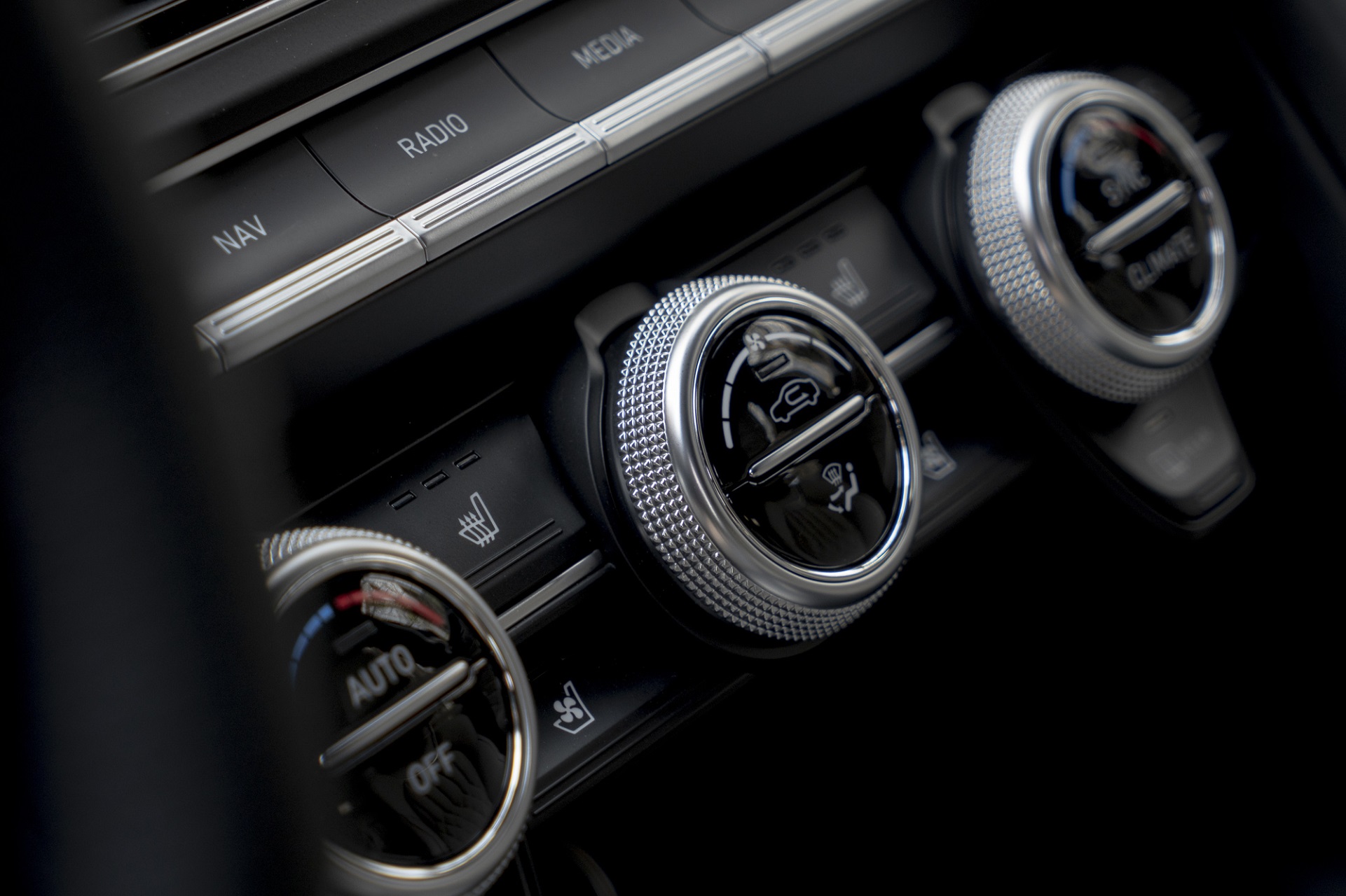 Download 2022 Genesis G70 Shooting Brake - Interior, Detail HD Wallpaper 1921x1280 #90