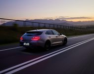 2022 Genesis G70 Shooting Brake - Rear Three-Quarter Wallpaper 190x150