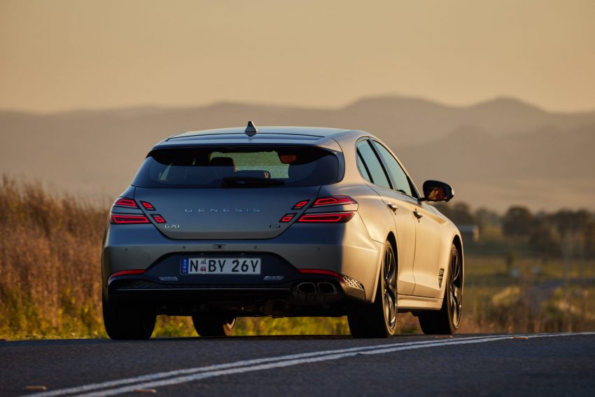 2022 Genesis G70 Shooting Brake - Rear Wallpaper 850x567 #32