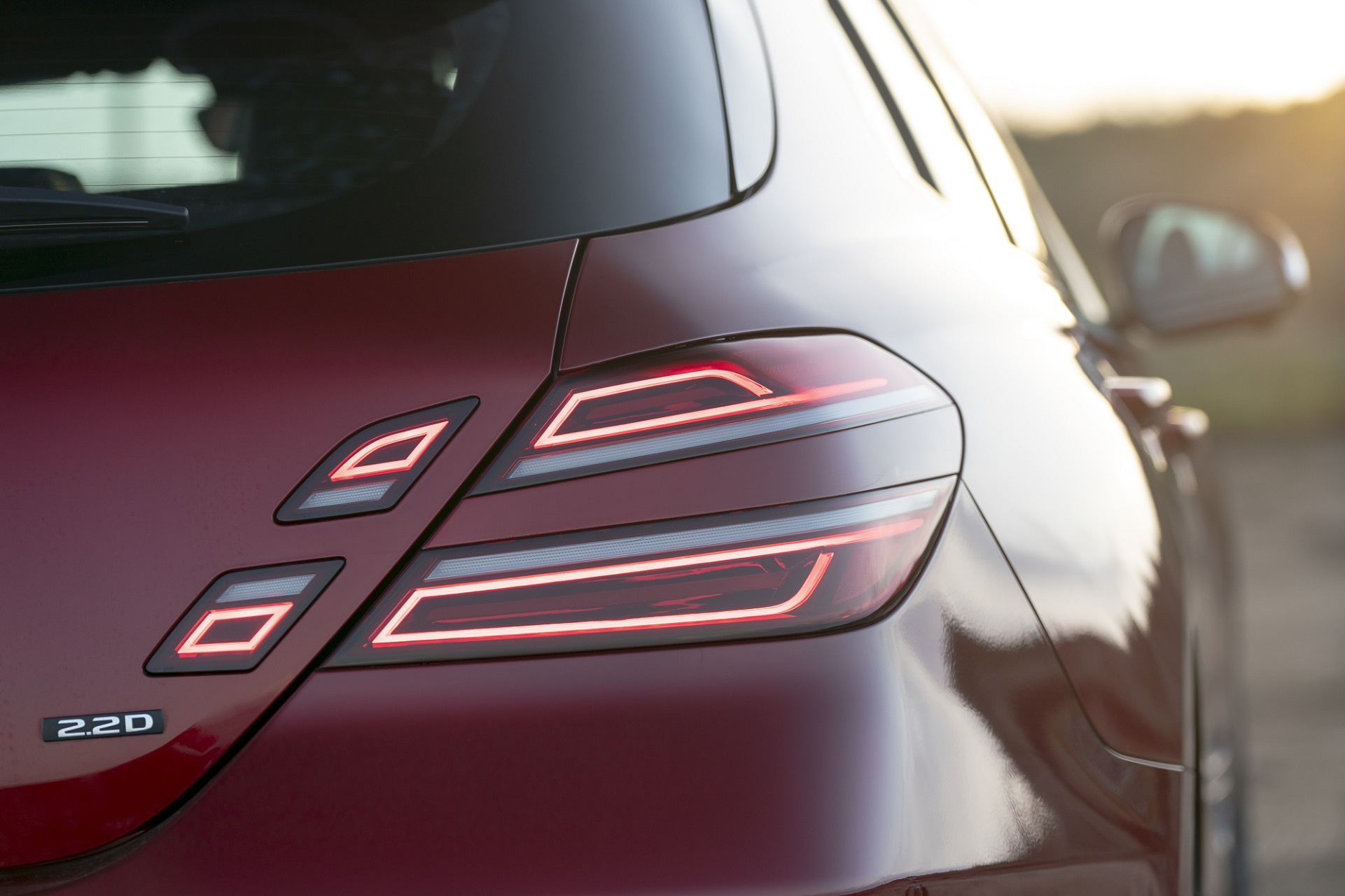 Download 2022 Genesis G70 Shooting Brake - Tail Light HD Wallpaper 1921x1280 #79