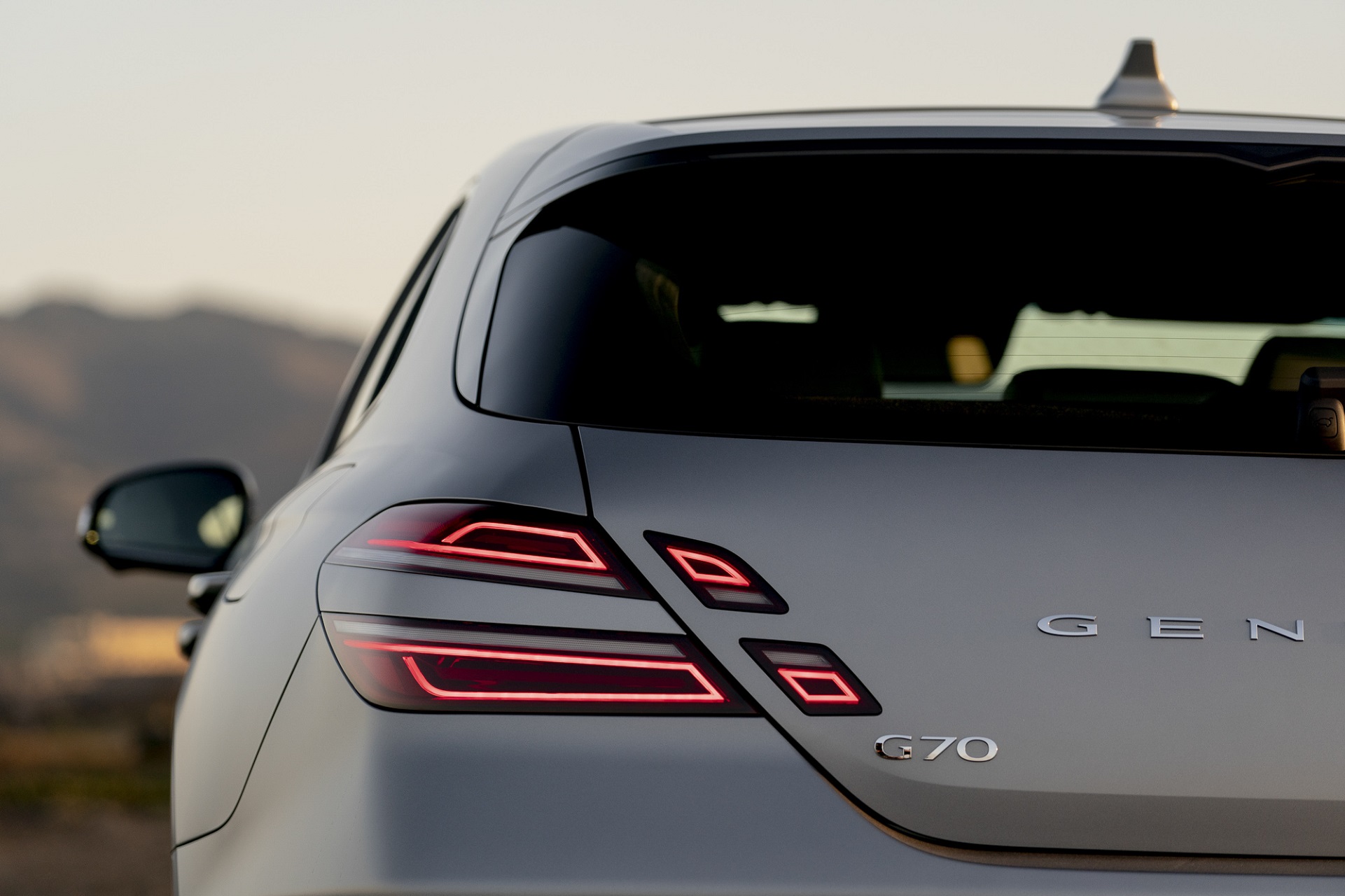 Download 2022 Genesis G70 Shooting Brake - Tail Light HD Wallpaper 1921x1280 #118