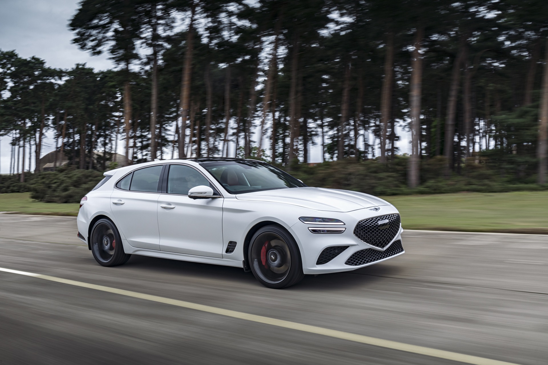 Download 2022 Genesis G70 Shooting Brake - UK version - Front Three-Quarter HD Wallpaper 1921x1280 #1
