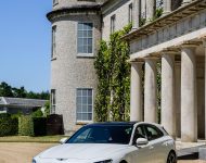 2022 Genesis G70 Shooting Brake - UK version - Front Three-Quarter Wallpaper 190x150