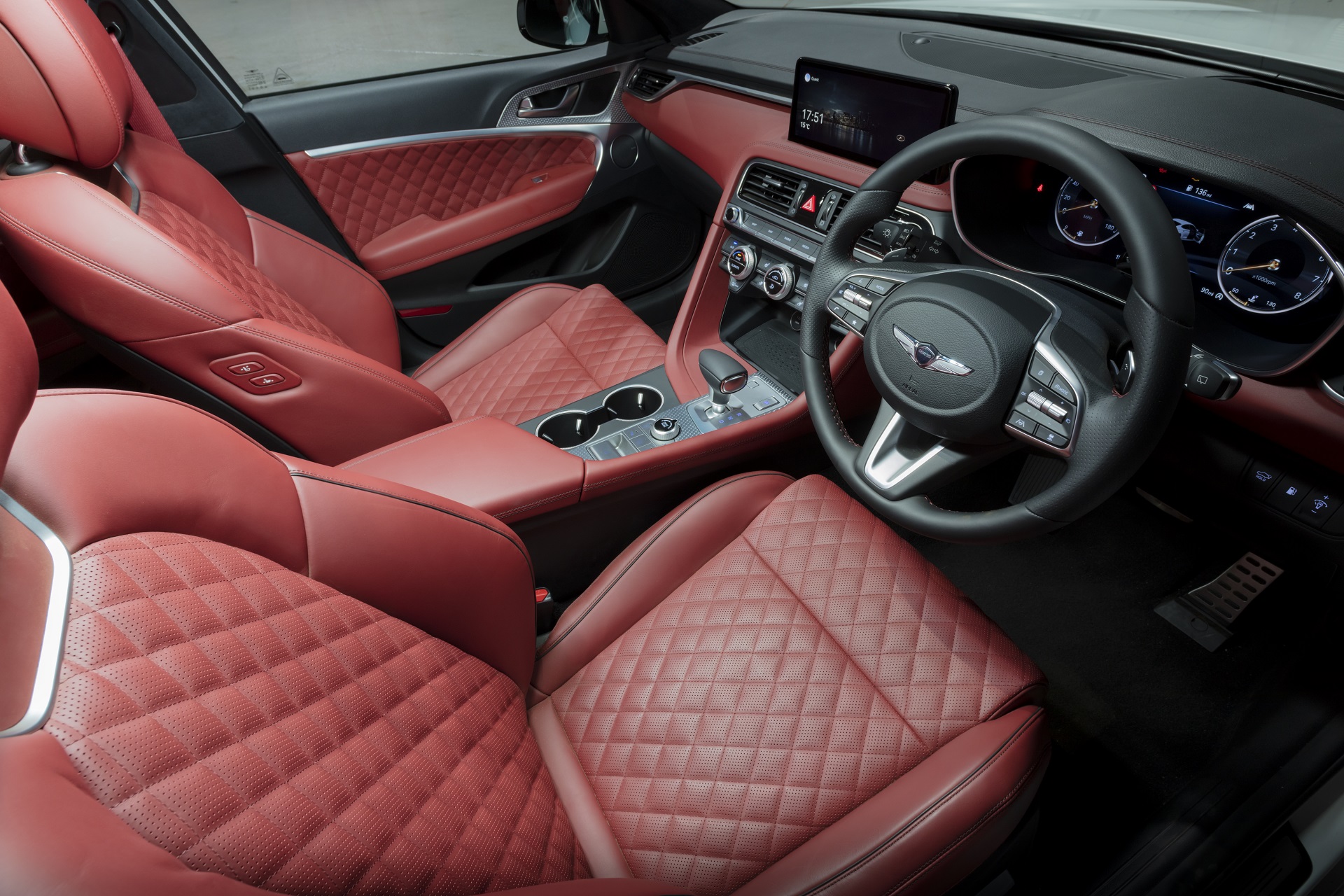 Download 2022 Genesis G70 Shooting Brake - UK version - Interior, Front Seats HD Wallpaper 1920x1280 #28