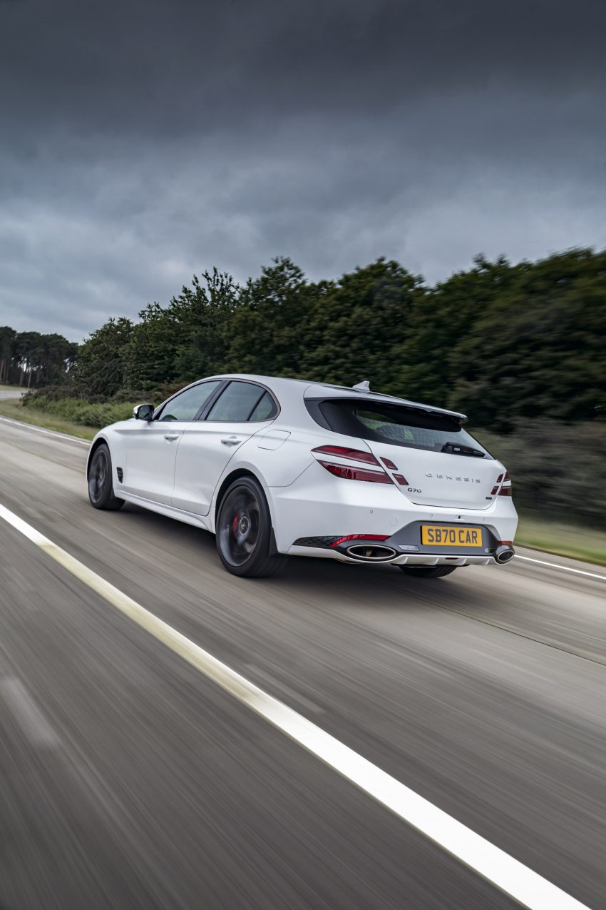 2022 Genesis G70 Shooting Brake - UK version - Rear Three-Quarter Phone Wallpaper 850x1275 #5