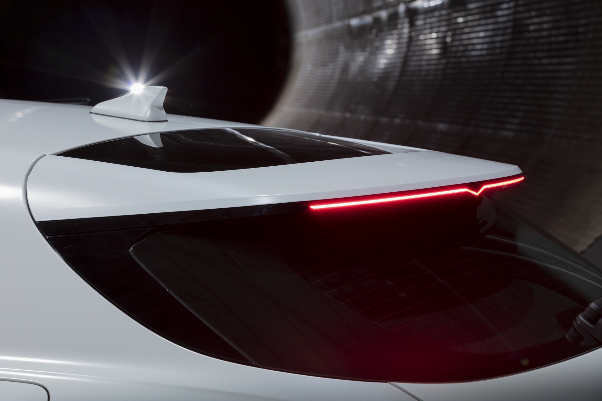 Download 2022 Genesis G70 Shooting Brake - UK version - Spoiler HD Wallpaper 1921x1280 #21