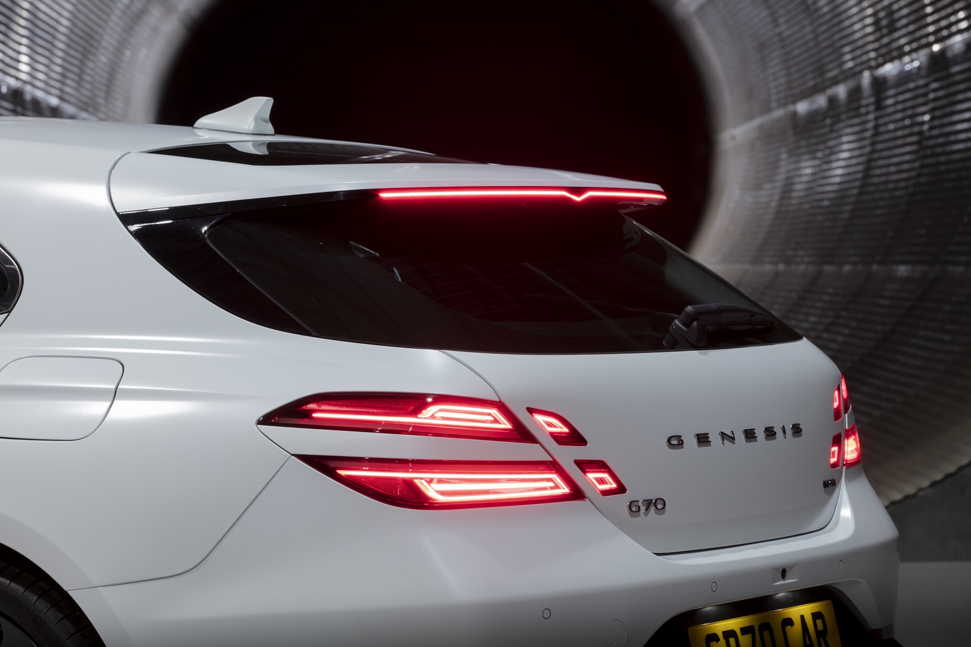 Download 2022 Genesis G70 Shooting Brake - UK version - Tail Light HD Wallpaper 1921x1280 #22