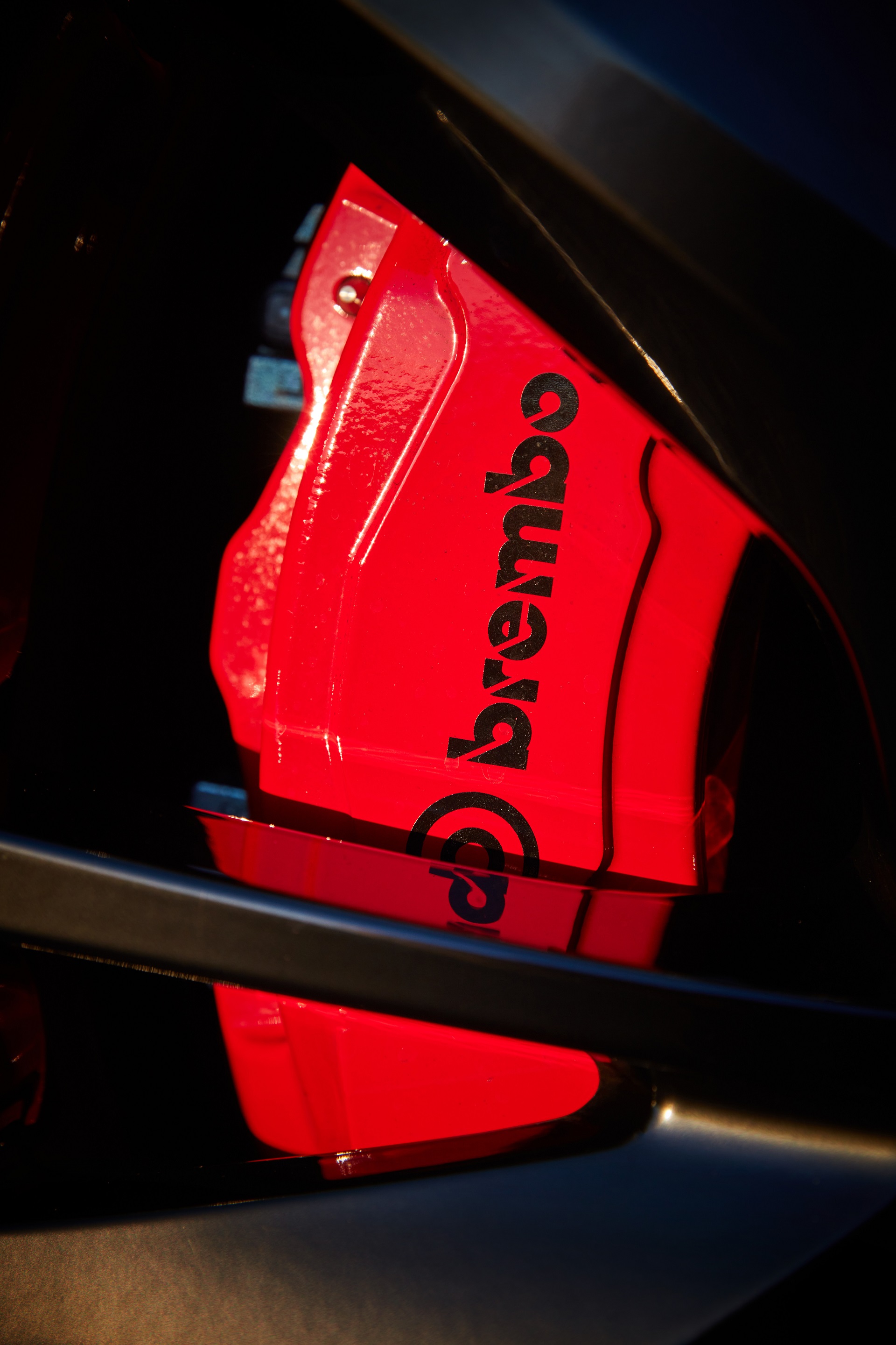 Download 2022 Genesis G70 Sport with Luxury Pack - Brakes HD Phone Wallpaper 1920x2880 #31