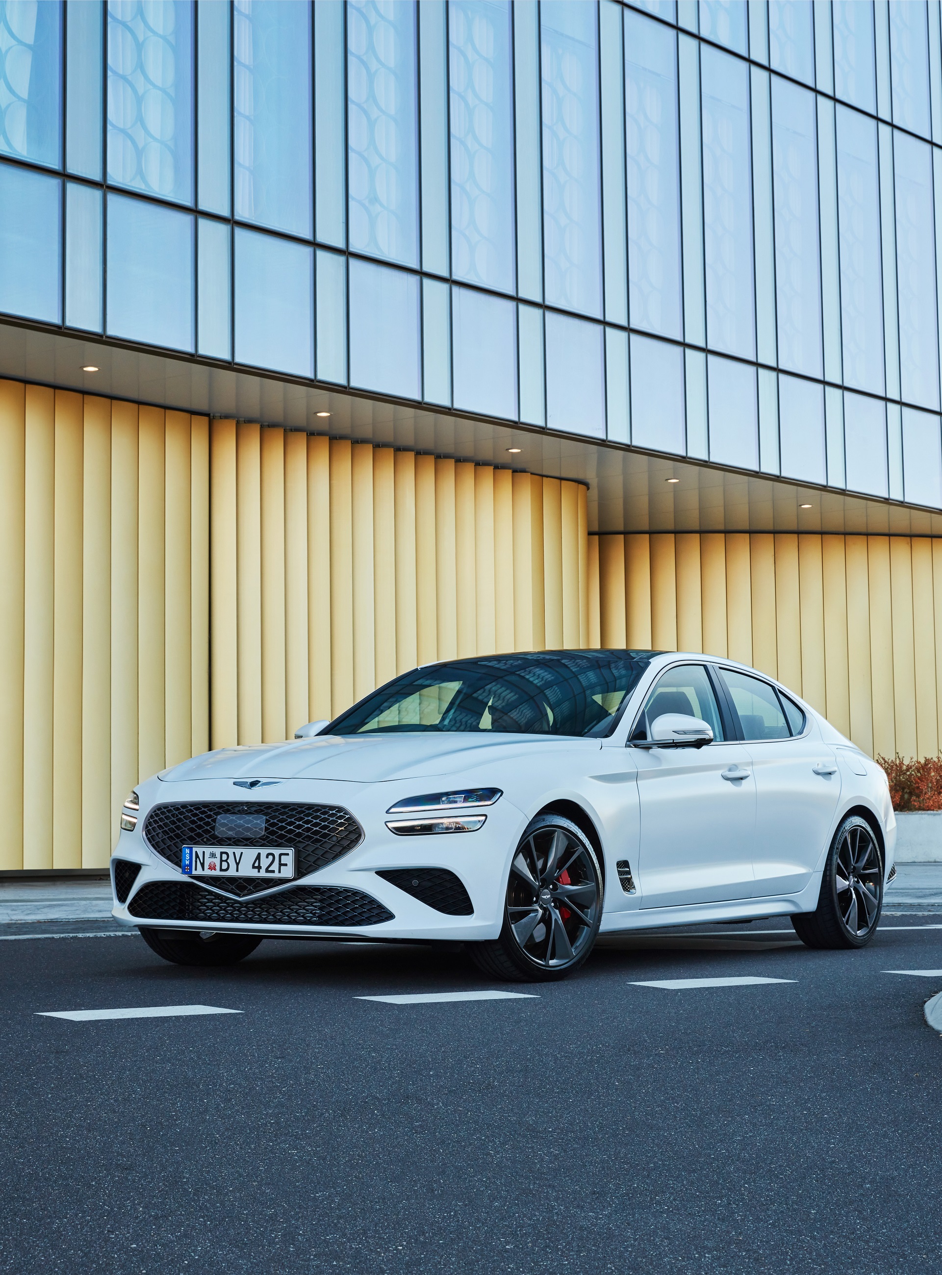 Download 2022 Genesis G70 Sport with Luxury Pack - Front Three-Quarter HD Phone Wallpaper 1921x2600 #10