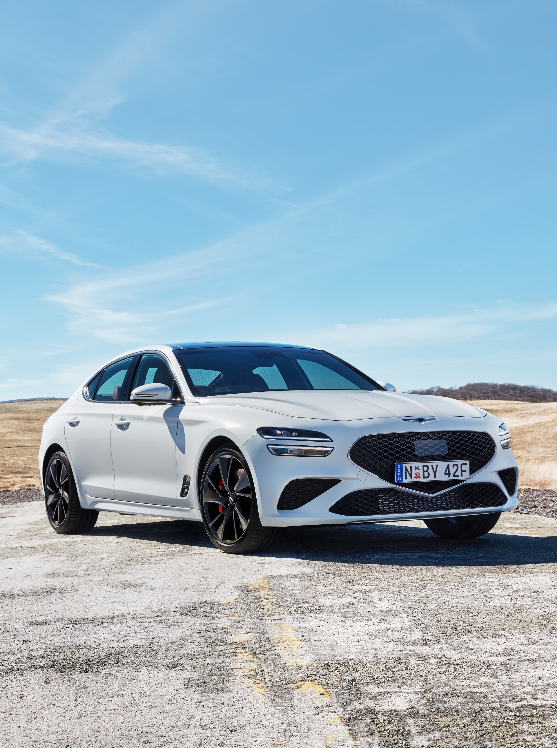 Download 2022 Genesis G70 Sport with Luxury Pack - Front Three-Quarter HD Phone Wallpaper 1921x2578 #6