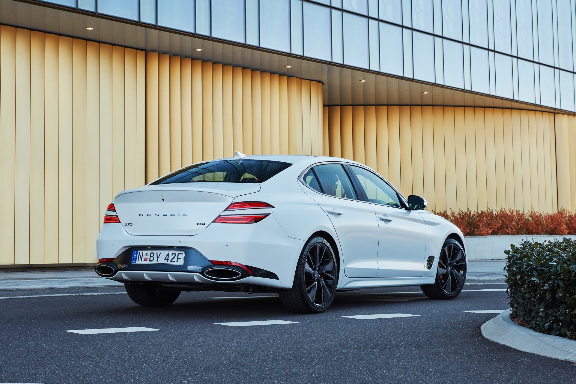 Download 2022 Genesis G70 Sport with Luxury Pack - Rear Three-Quarter HD Wallpaper 1921x1280 #11