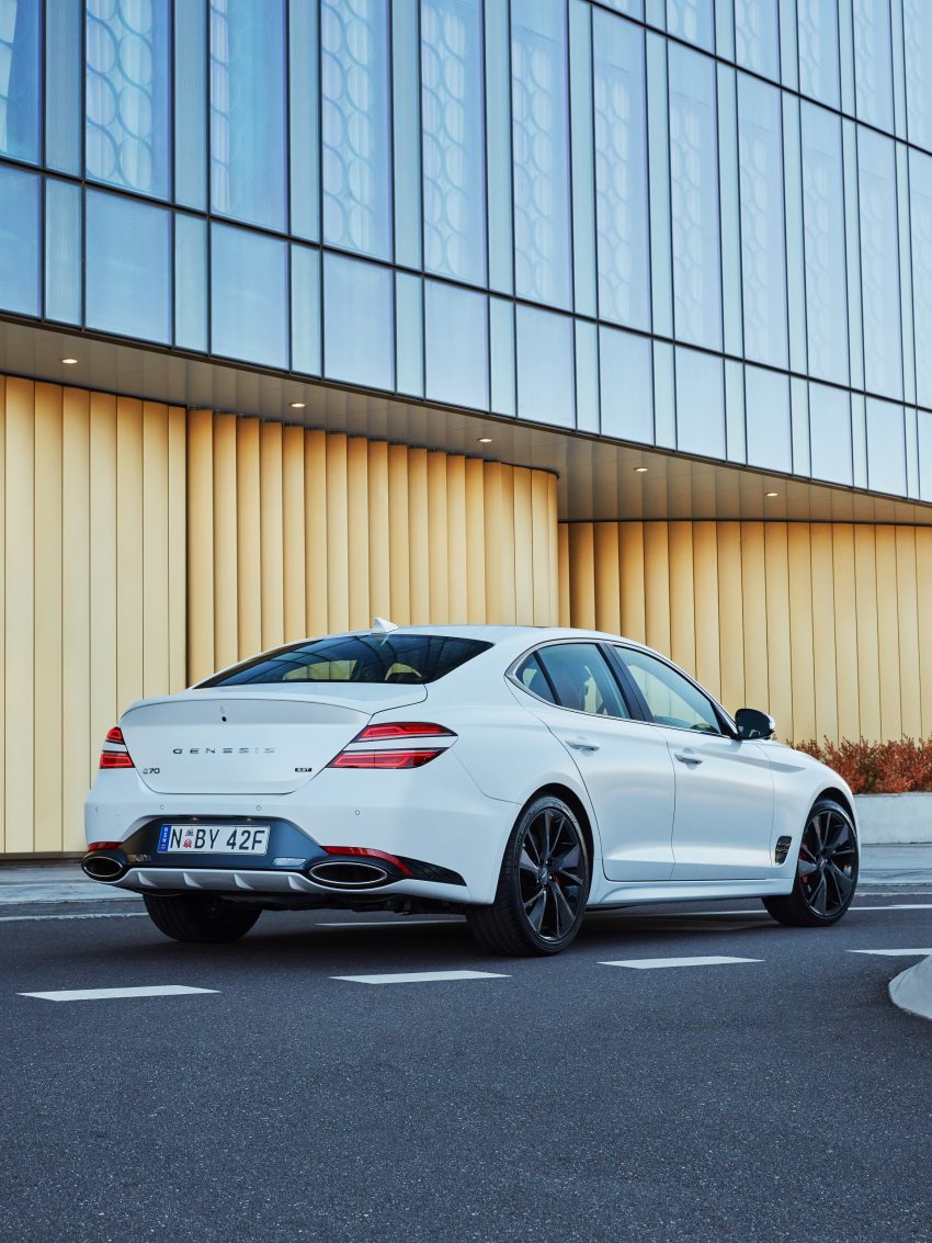 2022 Genesis G70 Sport with Luxury Pack - Rear Three-Quarter Phone Wallpaper 850x1133 #12