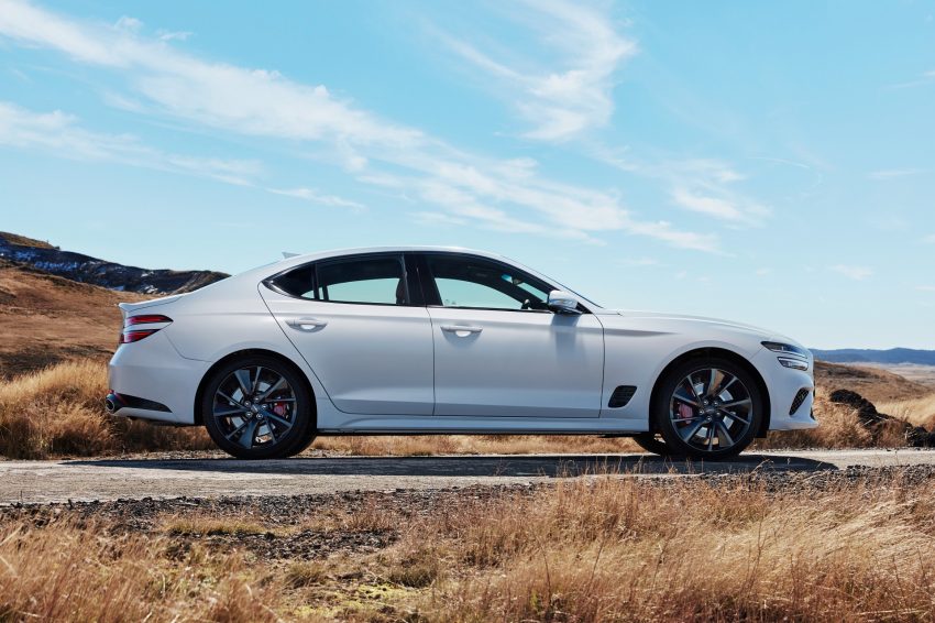 2022 Genesis G70 Sport with Luxury Pack - Side Wallpaper 850x566 #5