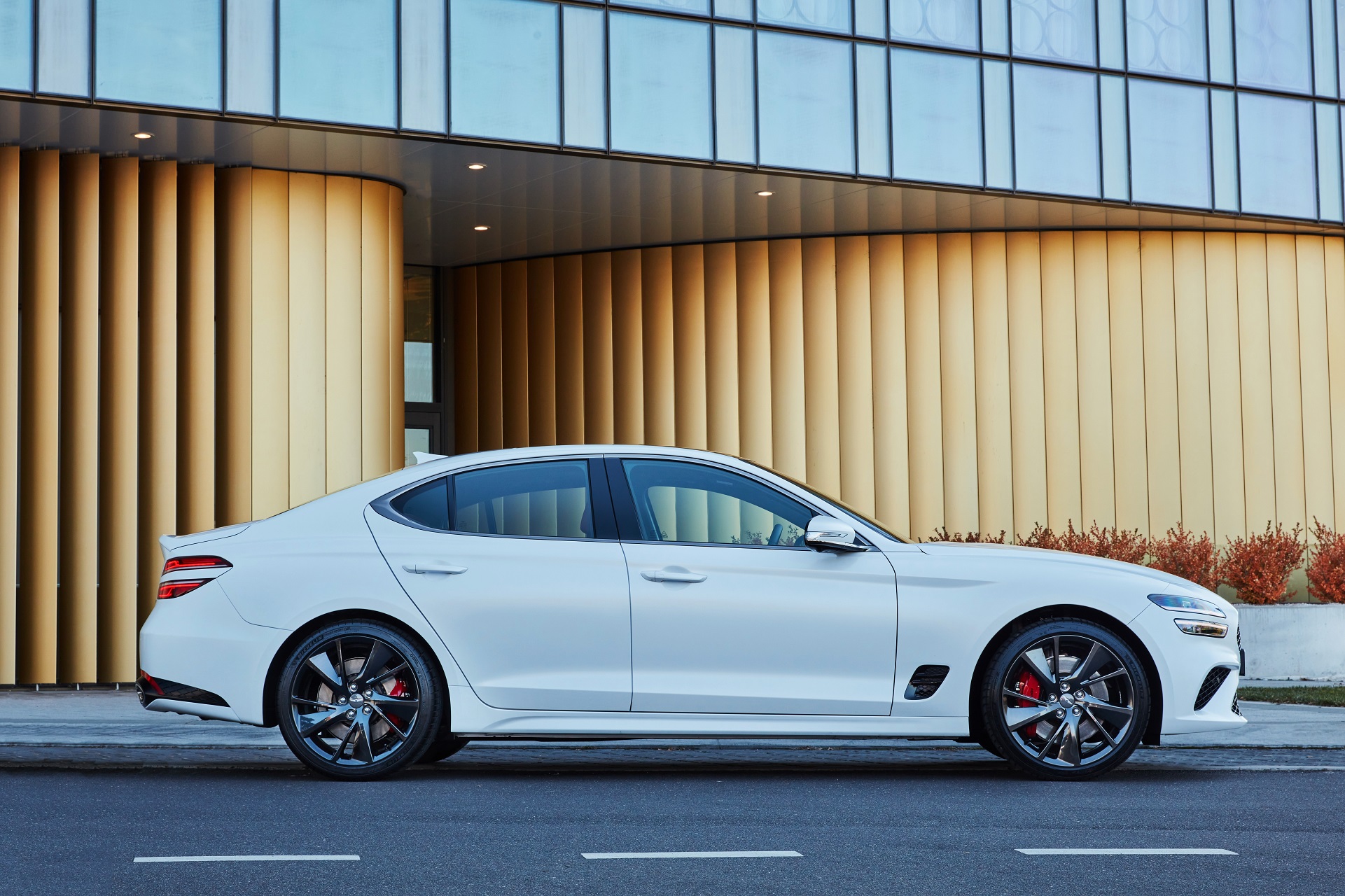 Download 2022 Genesis G70 Sport with Luxury Pack - Side HD Wallpaper 1921x1280 #13