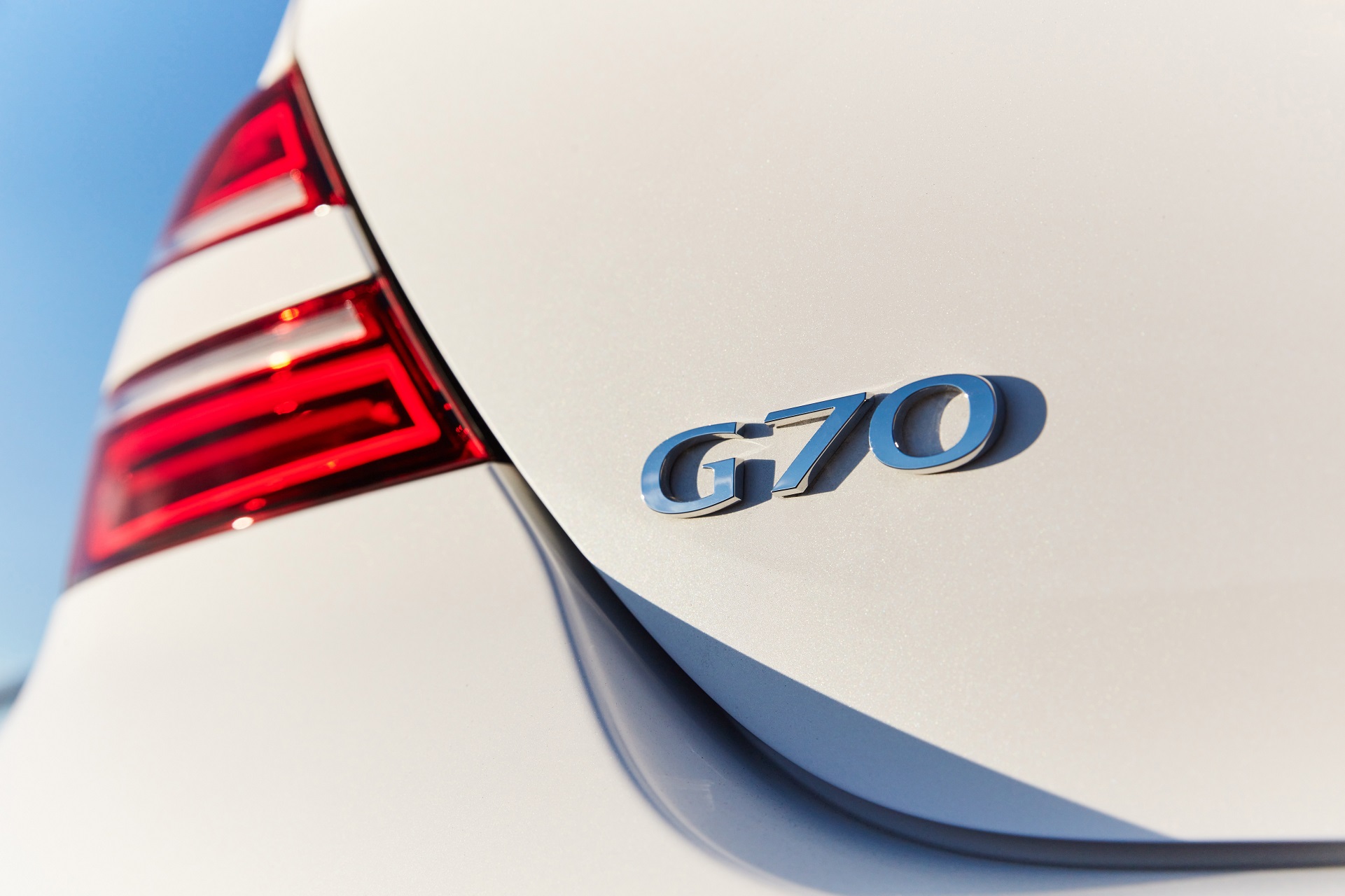 Download 2022 Genesis G70 Sport with Luxury Pack - Tail Light HD Wallpaper 1921x1280 #34