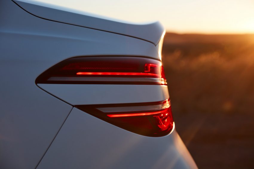 2022 Genesis G70 Sport with Luxury Pack - Tail Light Wallpaper 850x566 #33