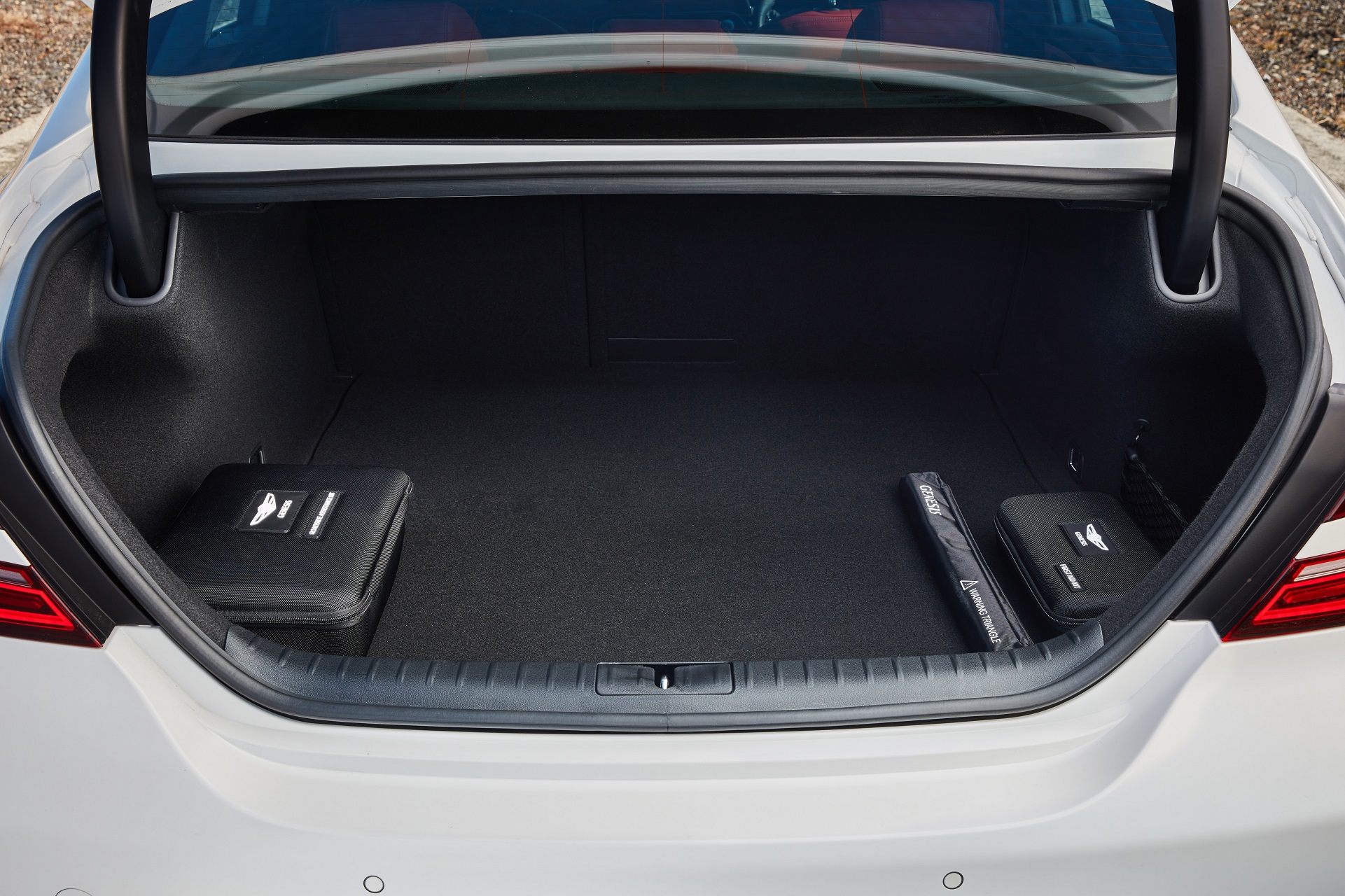 Download 2022 Genesis G70 Sport with Luxury Pack - Trunk HD Wallpaper 1921x1280 #36