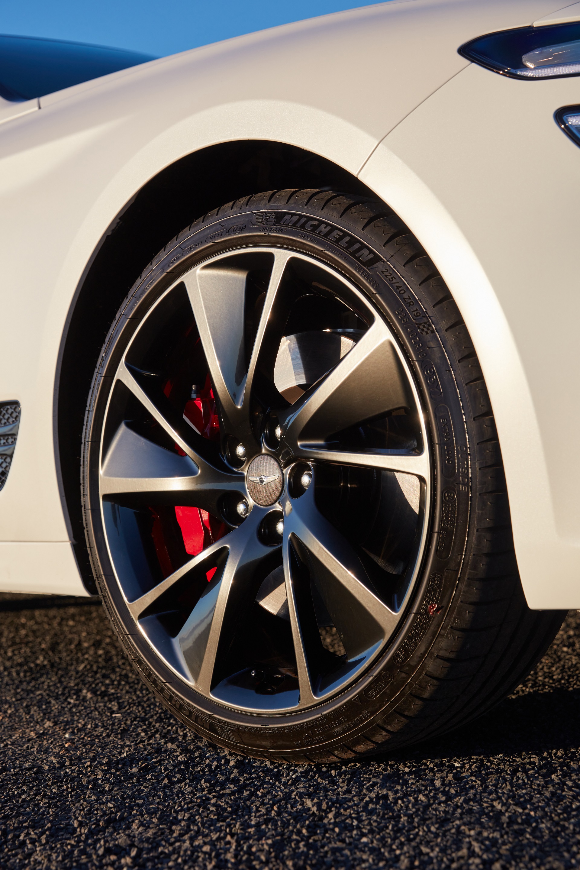 Download 2022 Genesis G70 Sport with Luxury Pack - Wheel HD Phone Wallpaper 1920x2879 #29