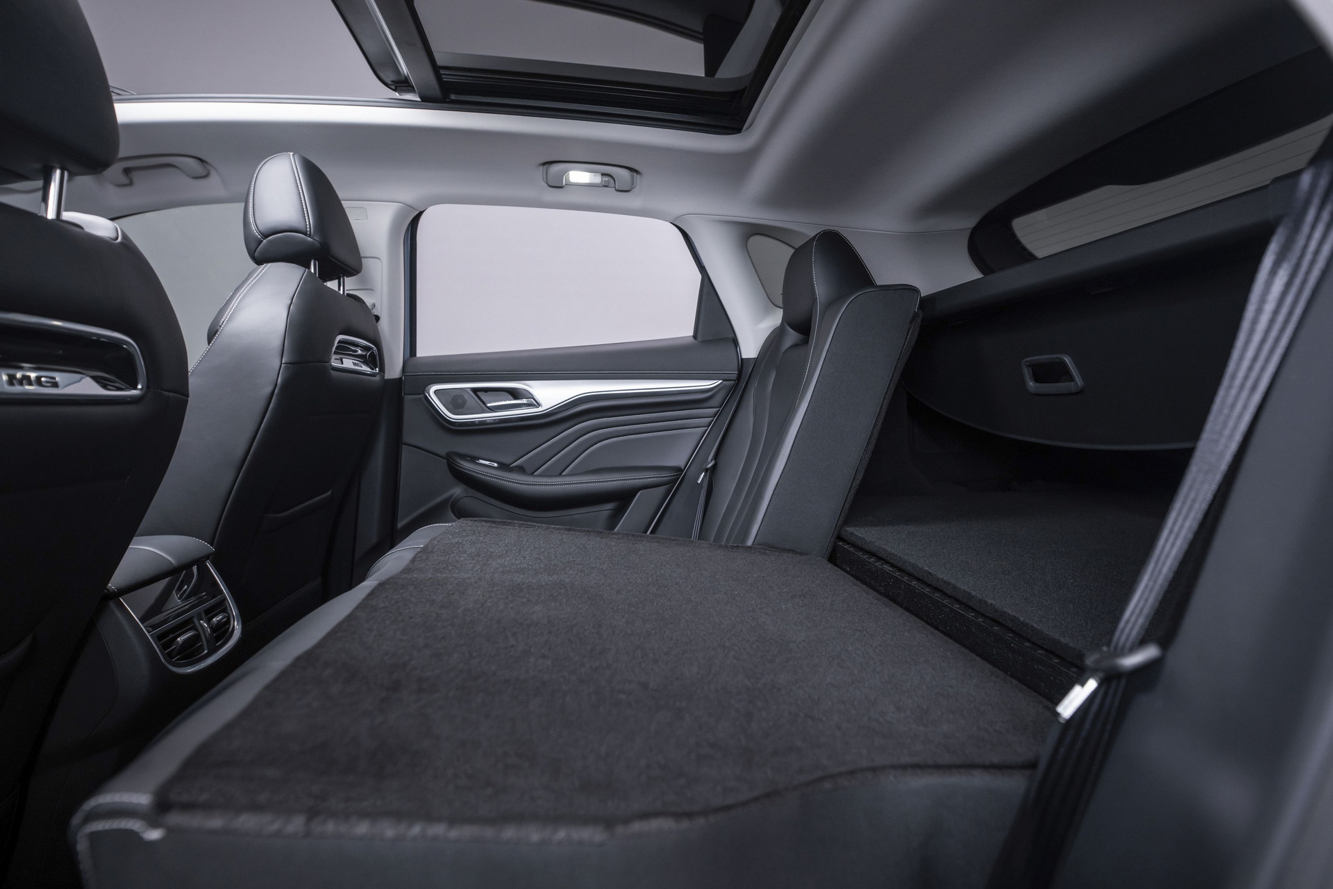 Download 2022 MG Marvel R - Interior, Rear Seats HD Wallpaper 1920x1281 #93
