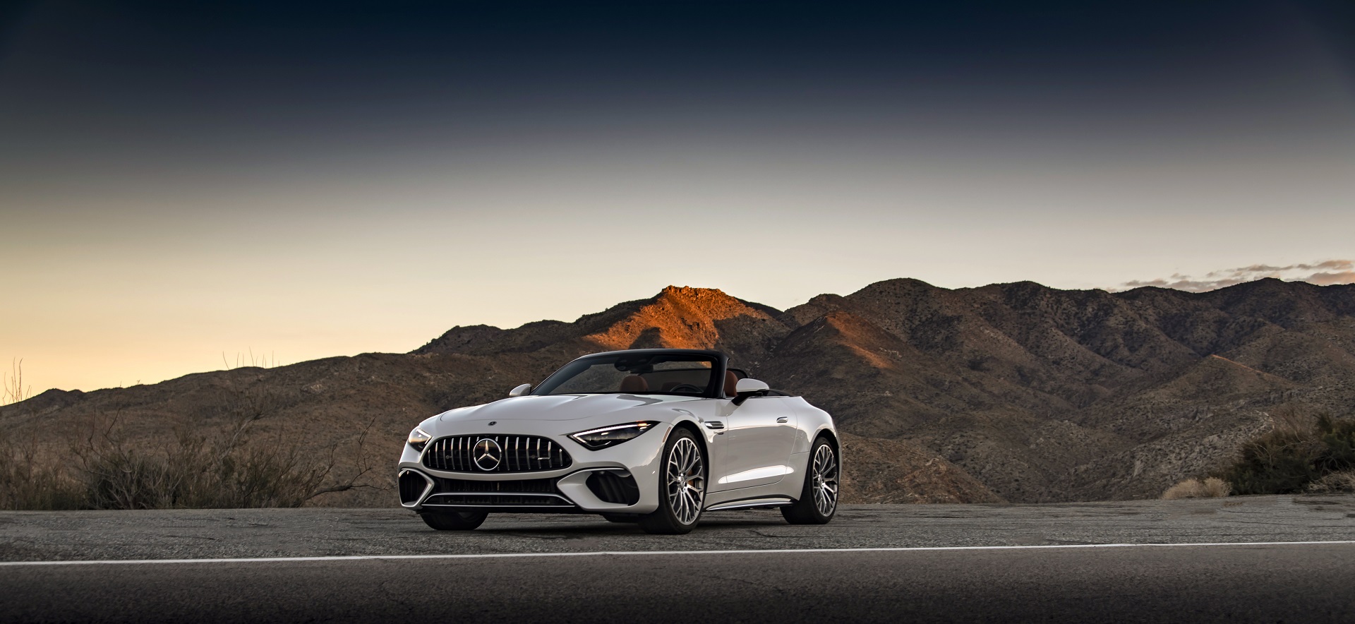 Download 2022 Mercedes-AMG SL 55 4Matic+ - US version - Front Three-Quarter HD Wallpaper 1920x884 #33
