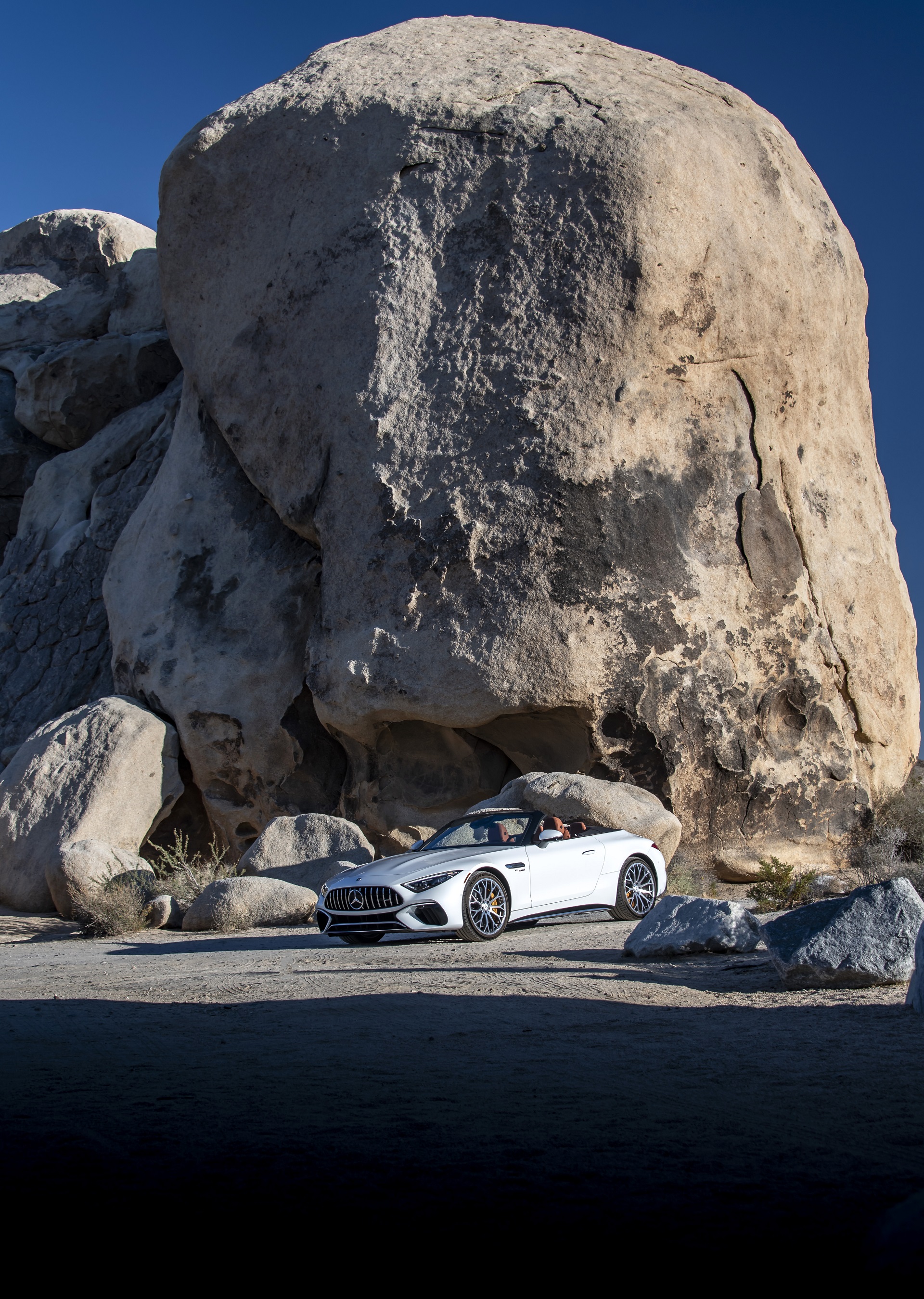 Download 2022 Mercedes-AMG SL 55 4Matic+ - US version - Front Three-Quarter HD Phone Wallpaper 1920x2698 #40