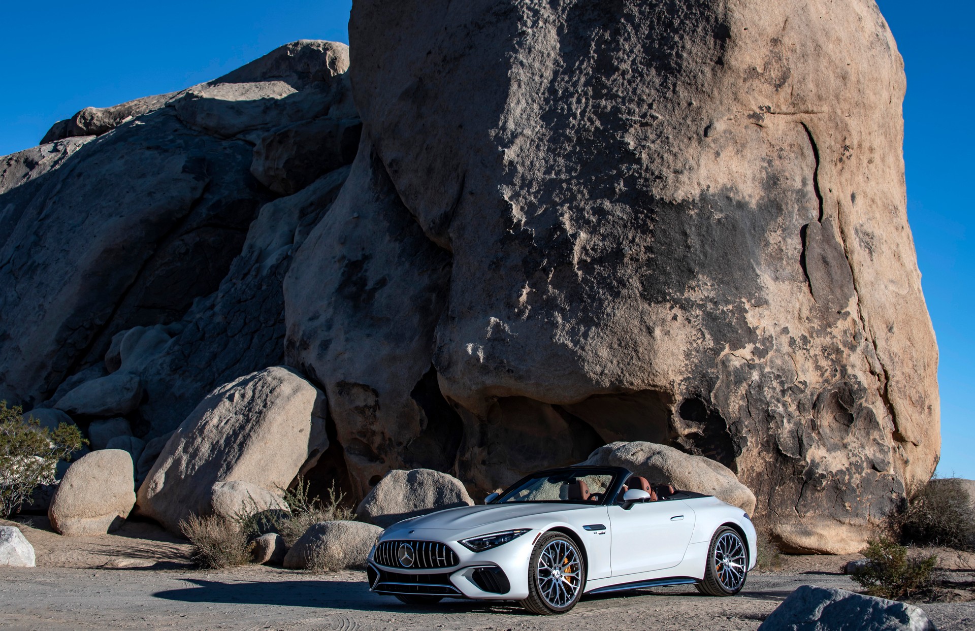 Download 2022 Mercedes-AMG SL 55 4Matic+ - US version - Front Three-Quarter HD Wallpaper 1920x1243 #41