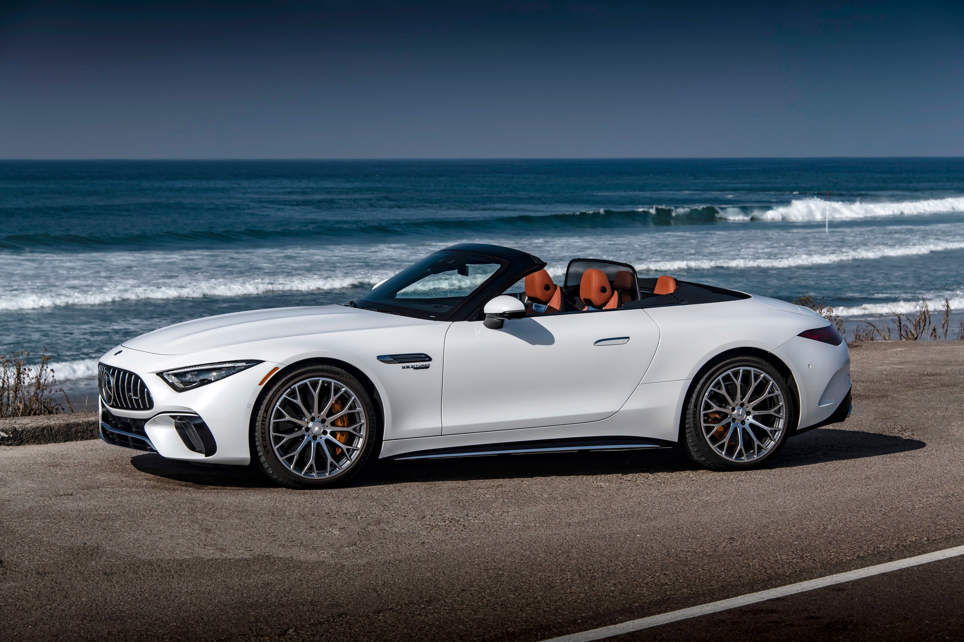 Download 2022 Mercedes-AMG SL 55 4Matic+ - US version - Side HD Wallpaper 1920x1280 #30