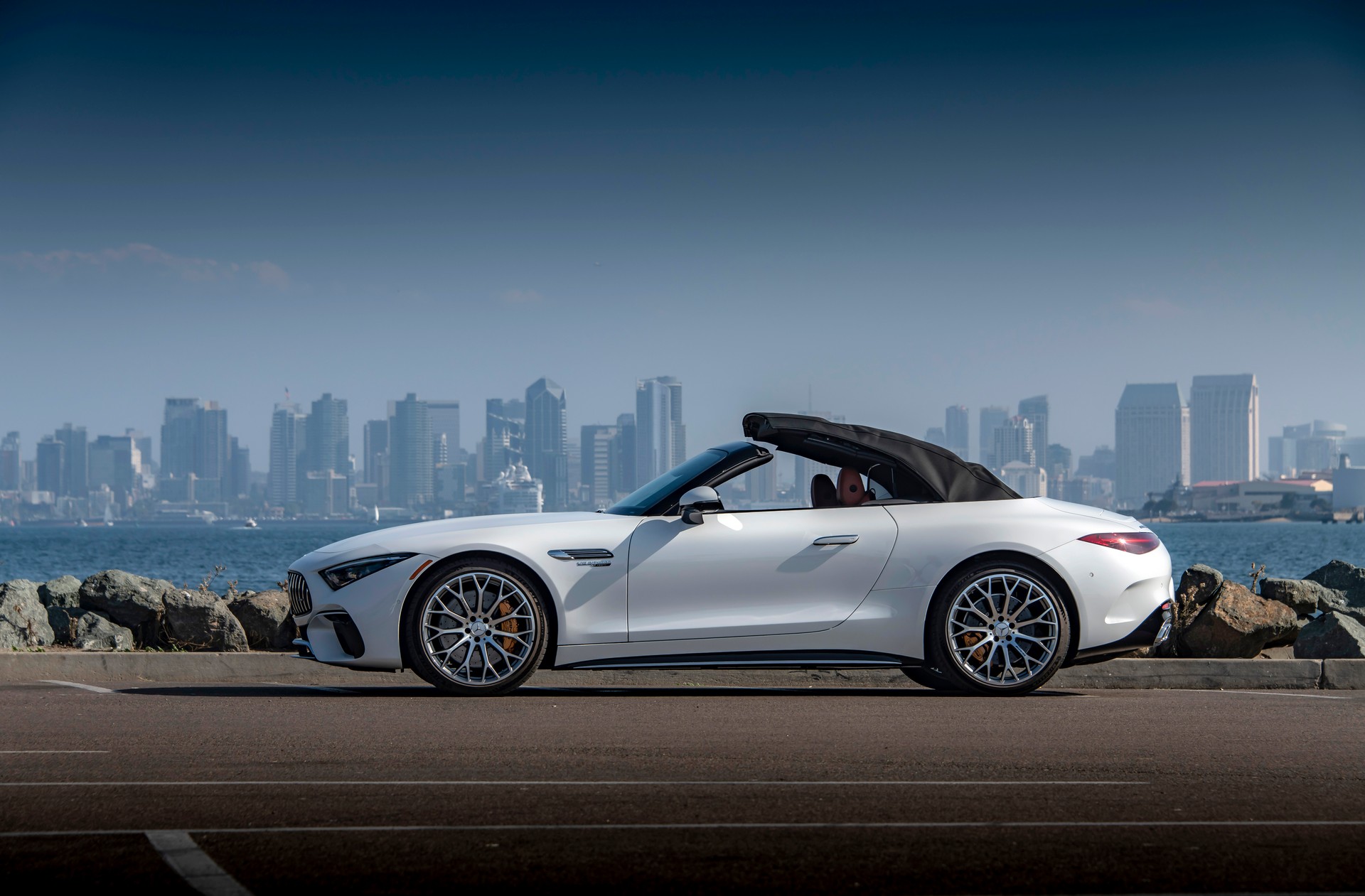 Download 2022 Mercedes-AMG SL 55 4Matic+ - US version - Side HD Wallpaper 1920x1261 #23