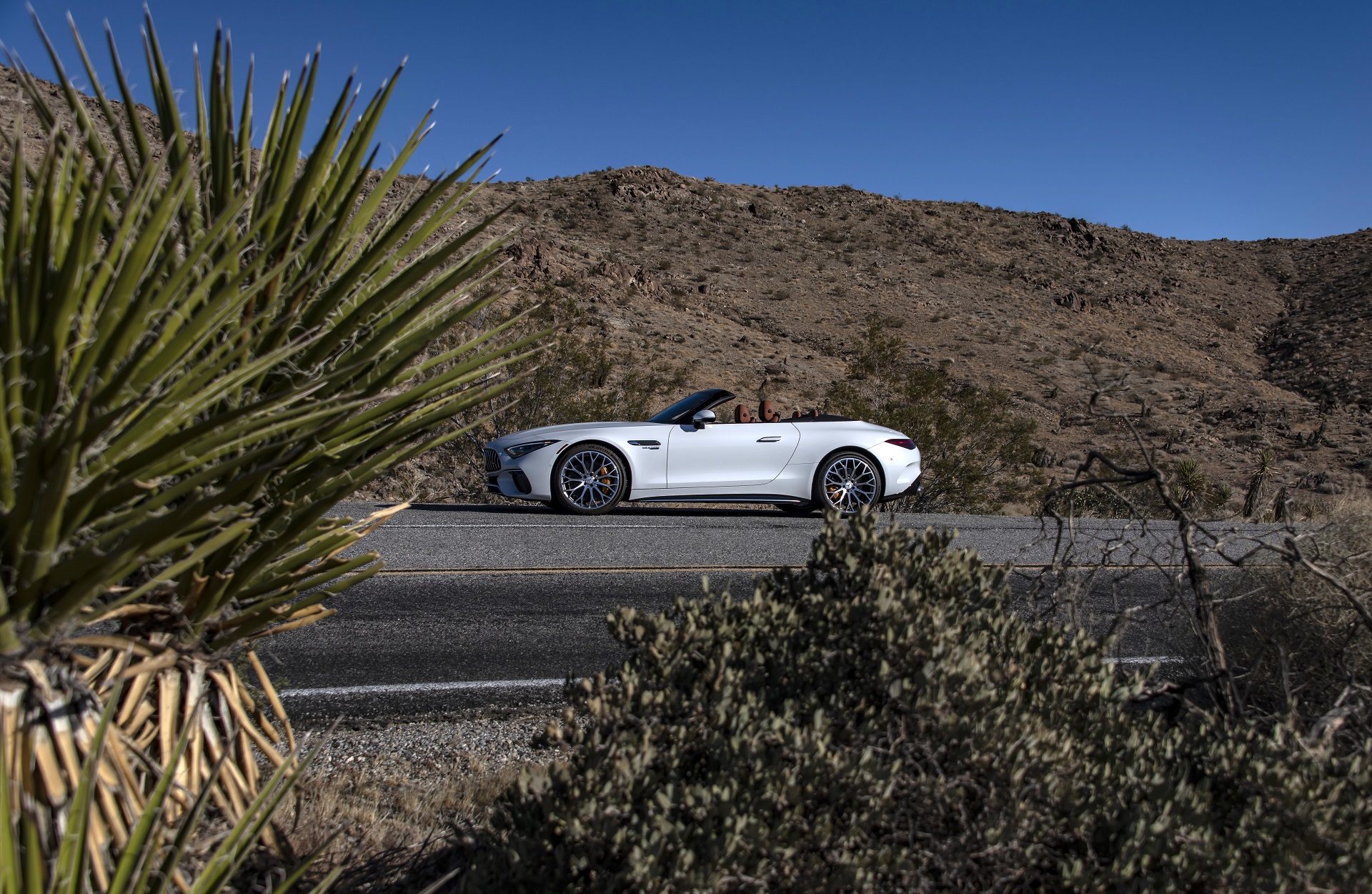 Download 2022 Mercedes-AMG SL 55 4Matic+ - US version - Side HD Wallpaper 1920x1251 #43