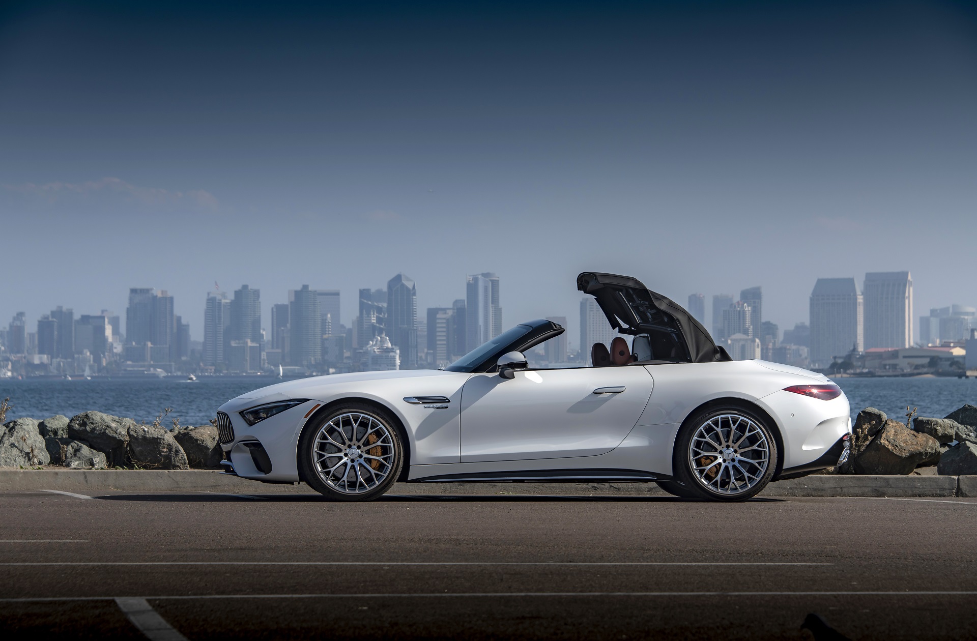 Download 2022 Mercedes-AMG SL 55 4Matic+ - US version - Side HD Wallpaper 1920x1260 #27