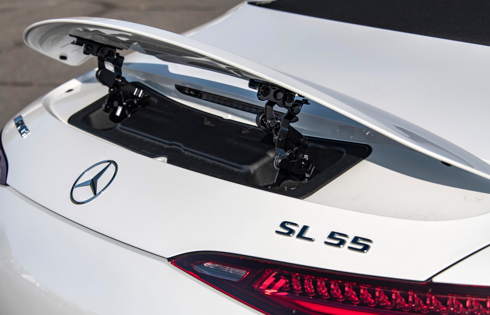 Download 2022 Mercedes-AMG SL 55 4Matic+ - US version - Spoiler HD Wallpaper 1920x1233 #60