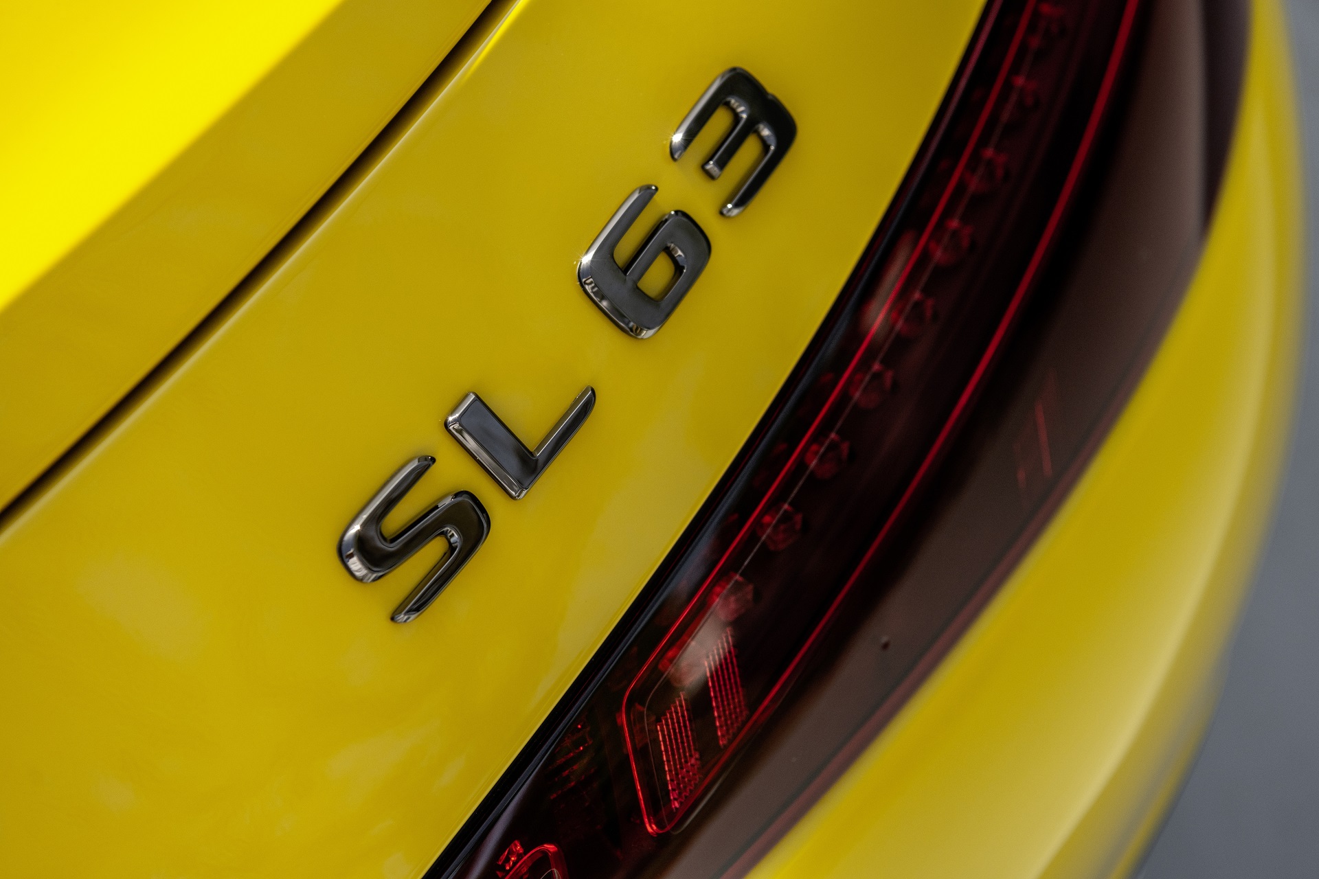 Download 2022 Mercedes-AMG SL 63 4Matic+ - US version - Badge HD Wallpaper 1920x1280 #31