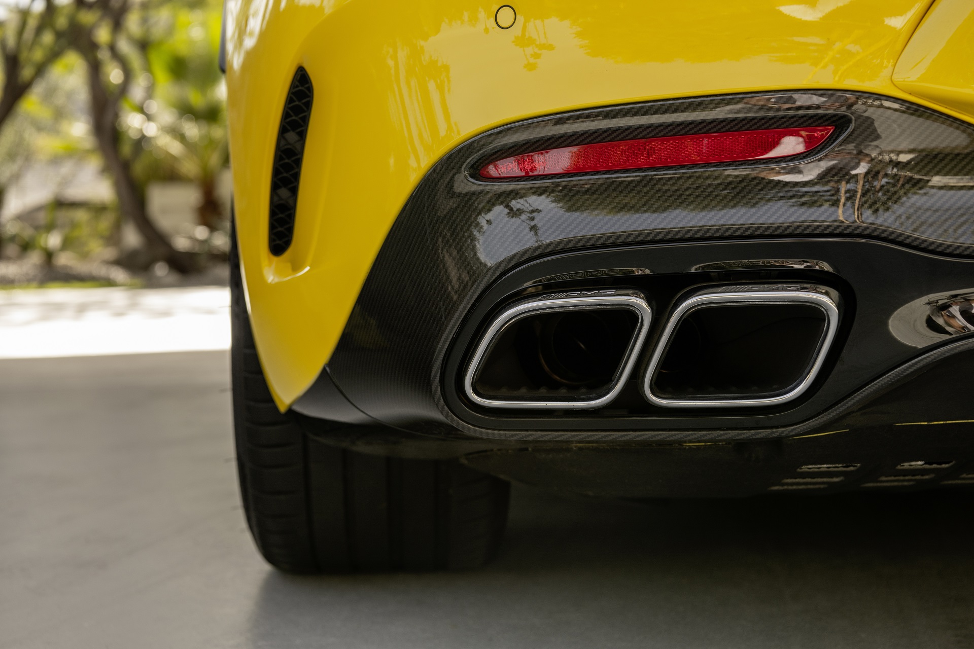 Download 2022 Mercedes-AMG SL 63 4Matic+ - US version - Exhaust HD Wallpaper 1920x1280 #32